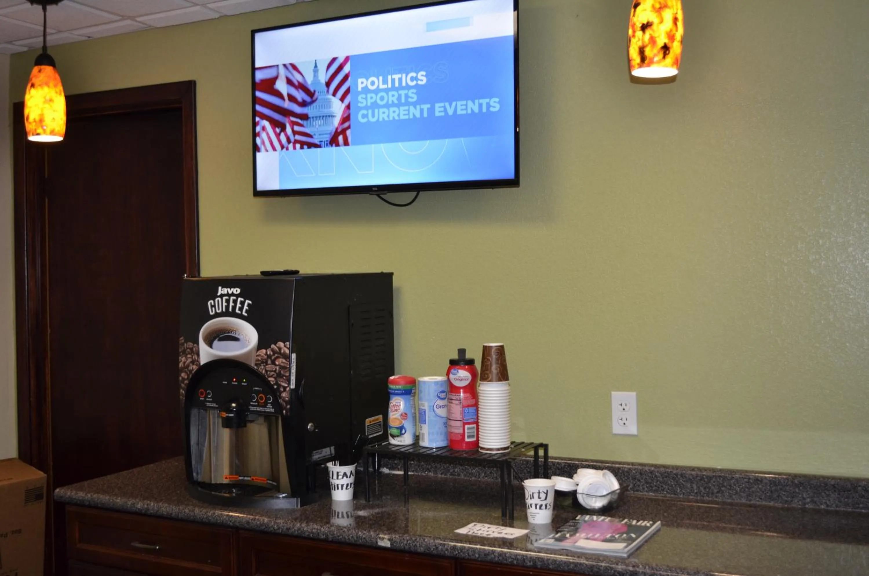 Property building, TV/Entertainment Center in Budget Inn Williamsville