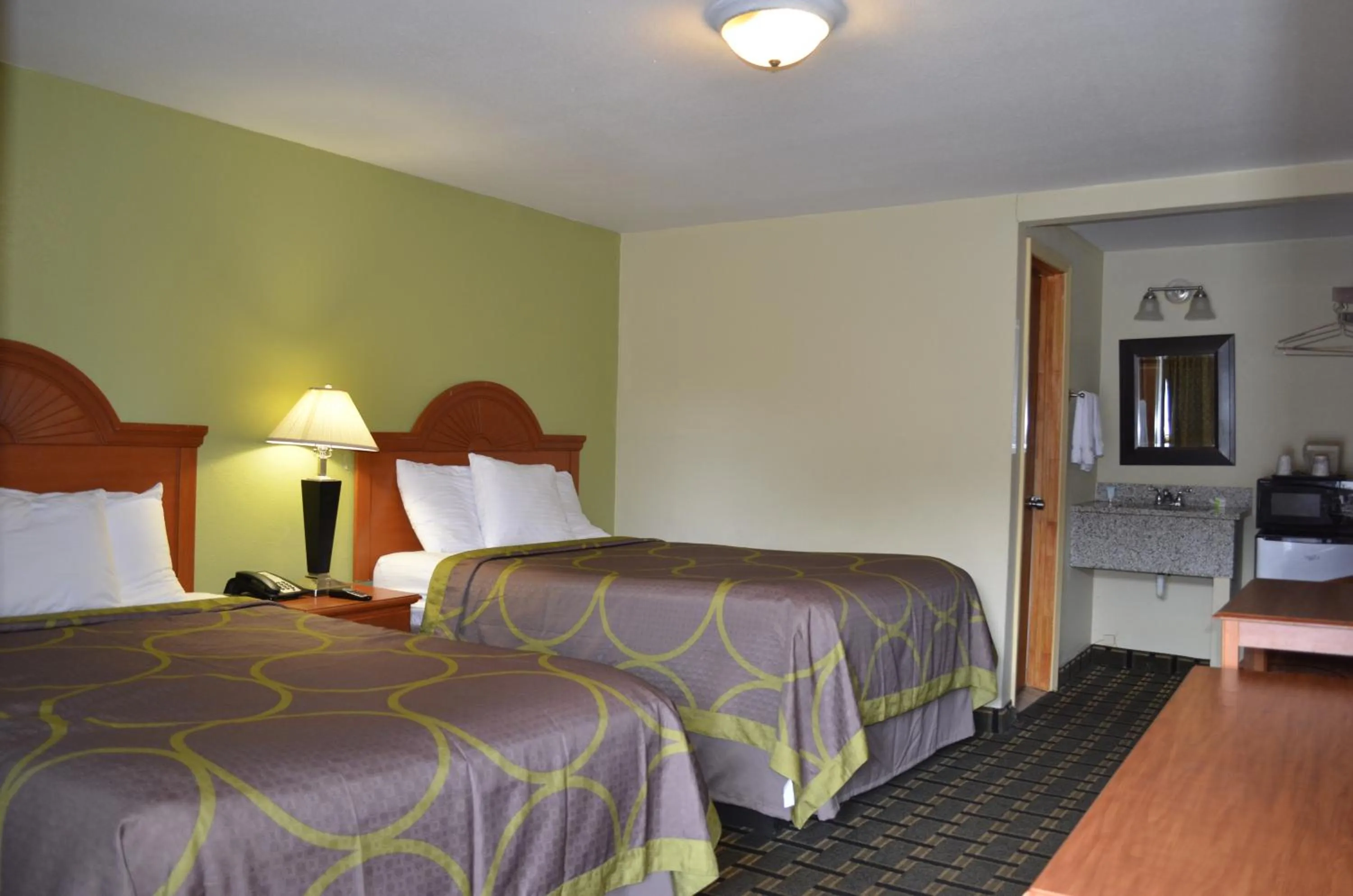 Photo of the whole room in Budget Inn Williamsville