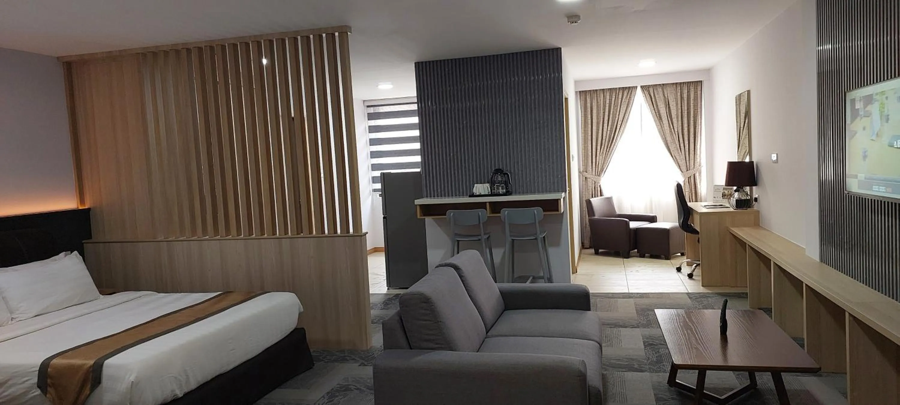 Dining area, Bed in Al Afiah Hotel