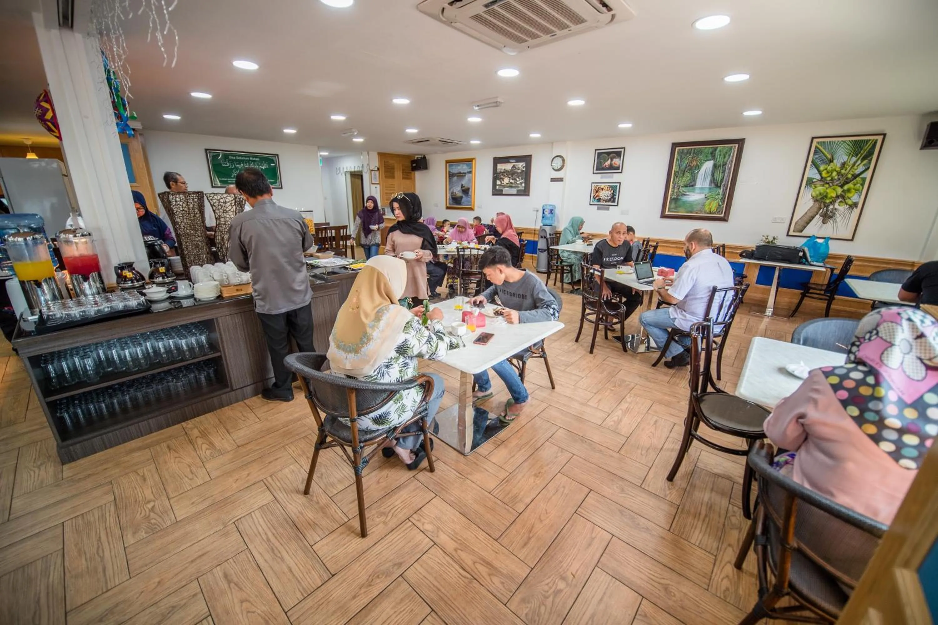 Restaurant/places to eat in Al Afiah Hotel