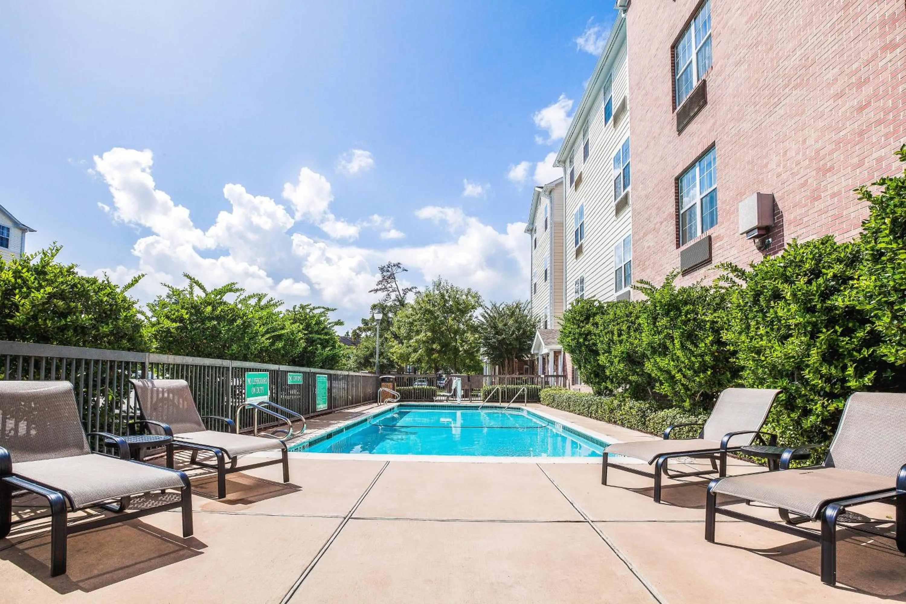 Swimming pool in TownePlace Suites Houston Northwest