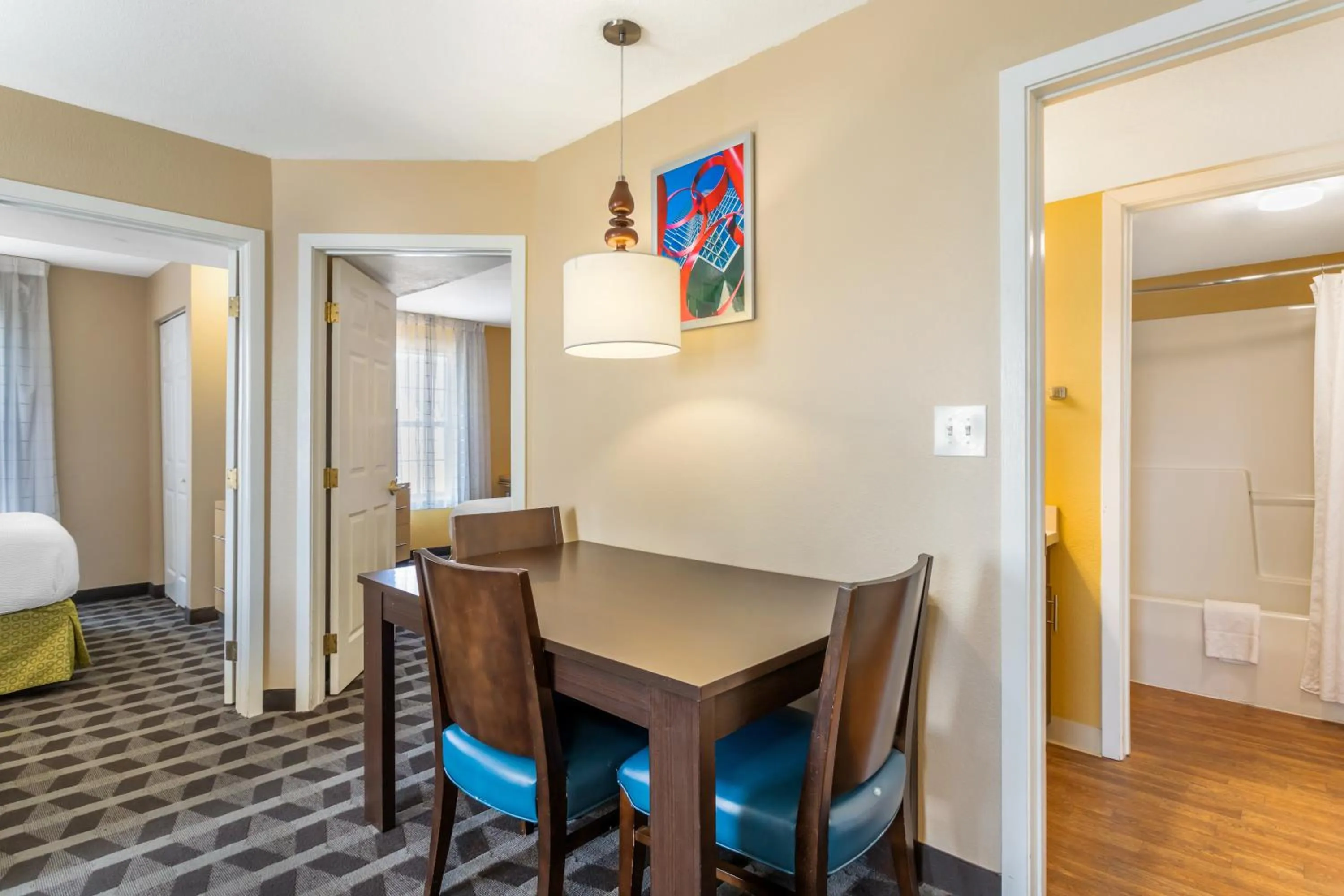 Dining area in TownePlace Suites by Marriott Houston NASA/Clear Lake