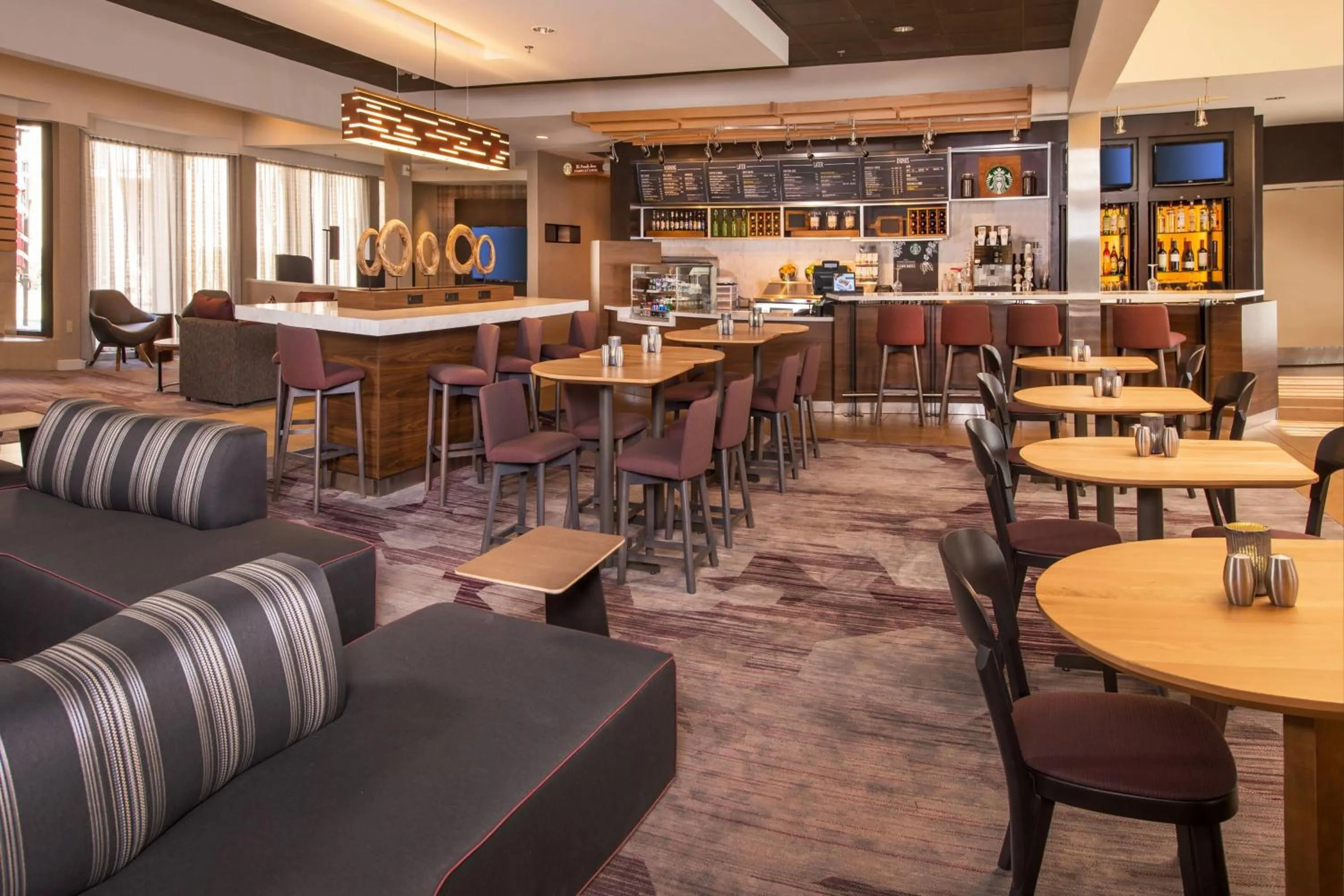 Restaurant/places to eat in Courtyard by Marriott Dulles Airport Chantilly