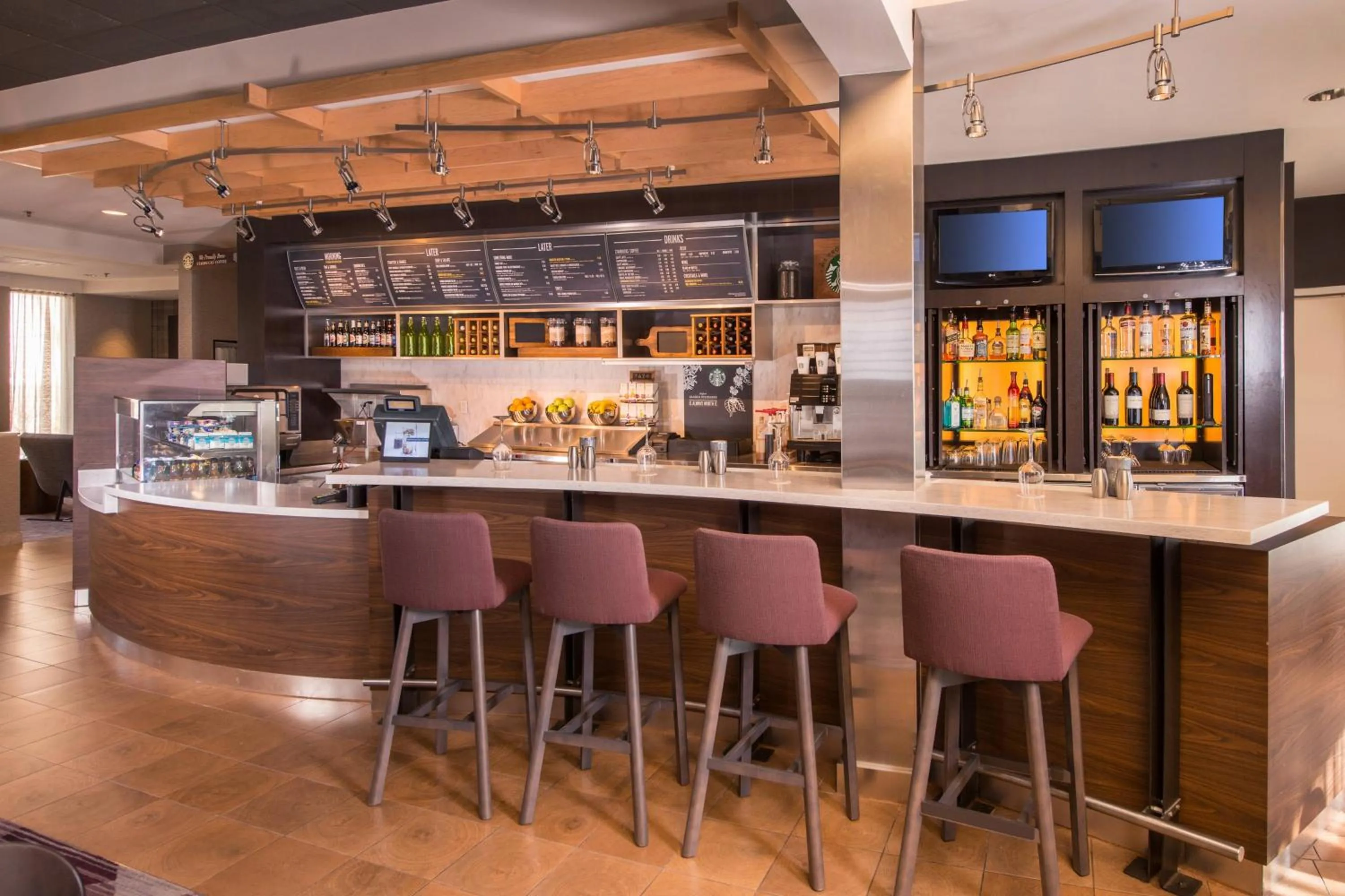 Lounge or bar in Courtyard by Marriott Dulles Airport Chantilly