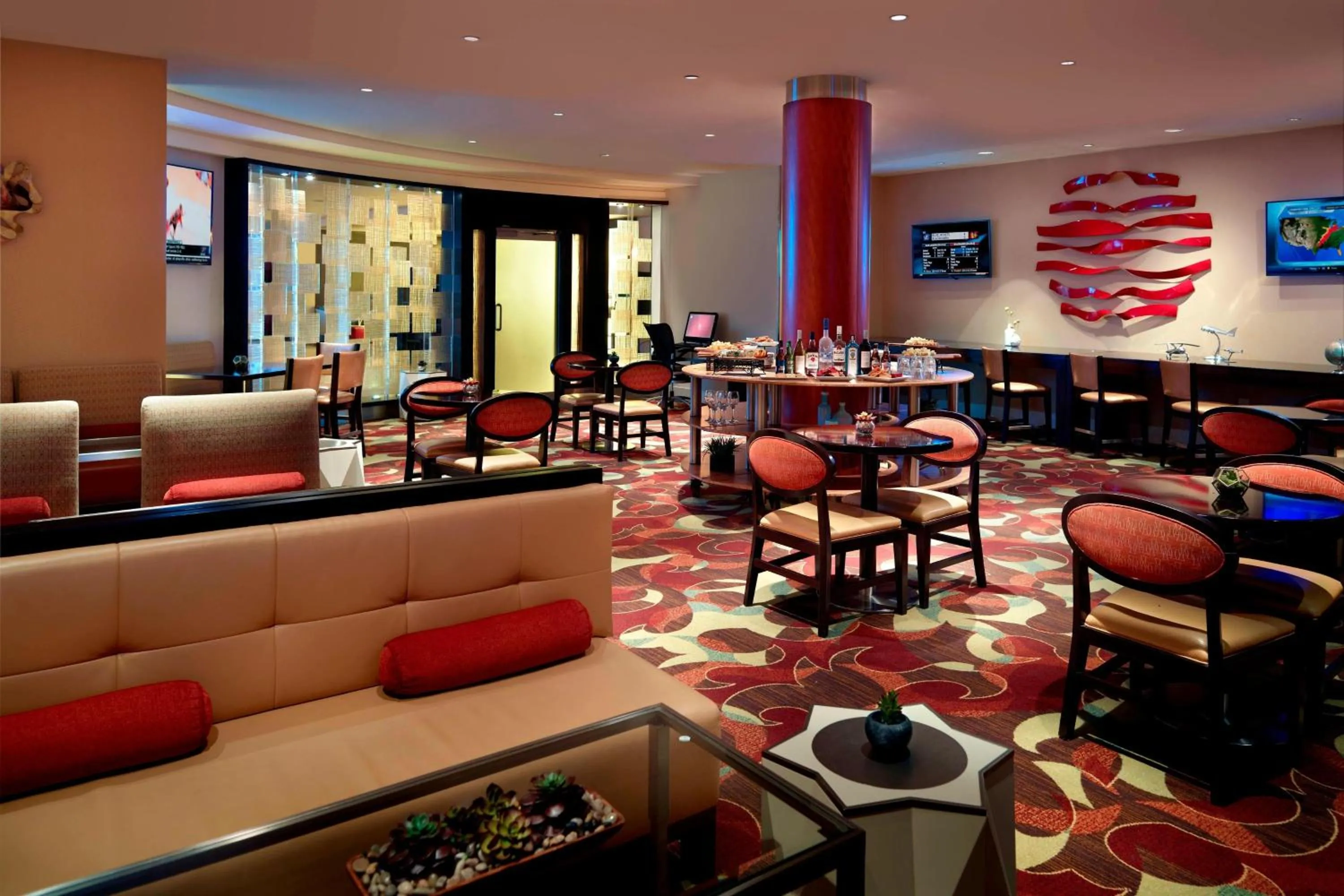 Lounge or bar in Washington Dulles Airport Marriott