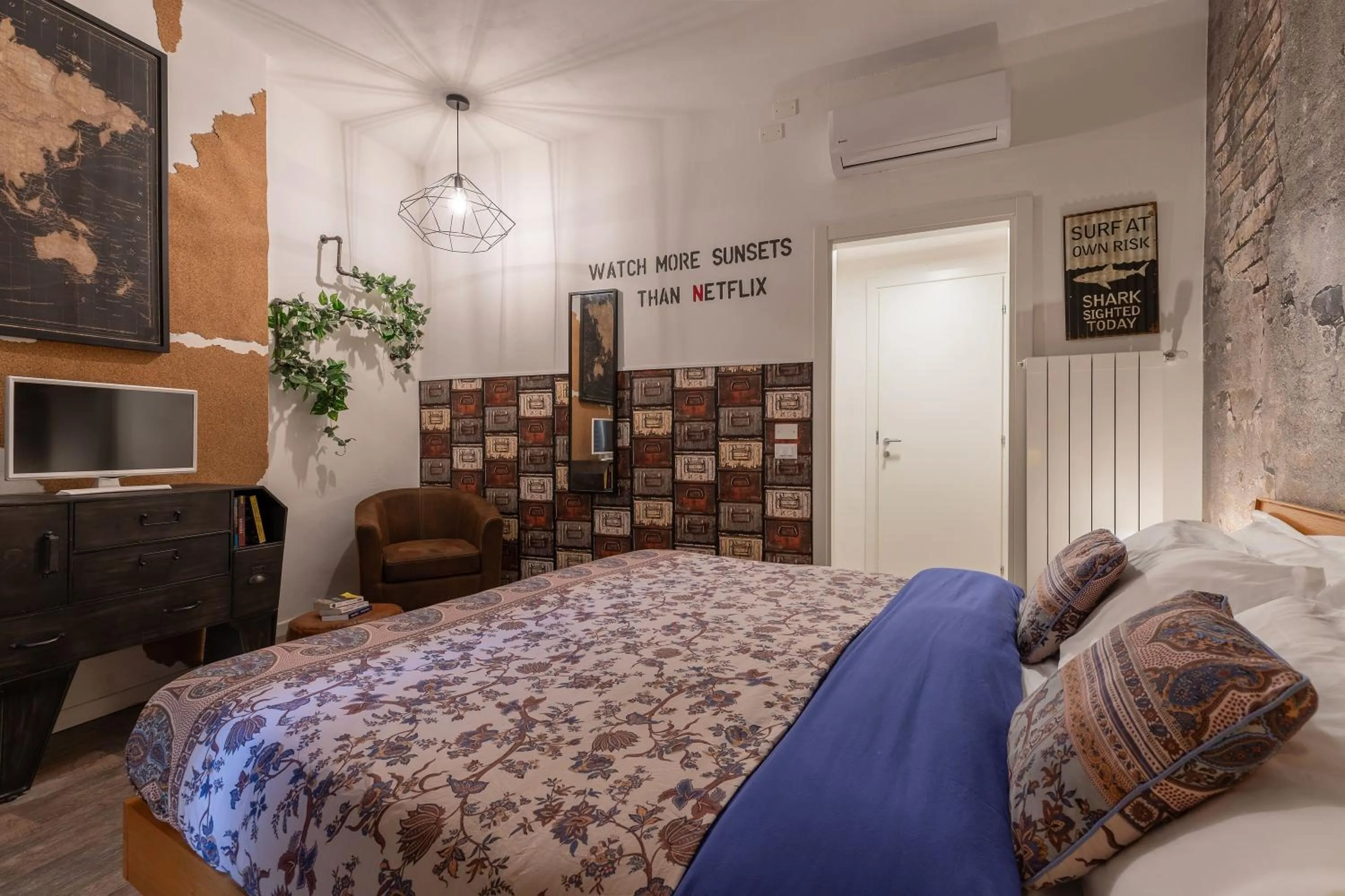 Bedroom, Bed in Coderooms