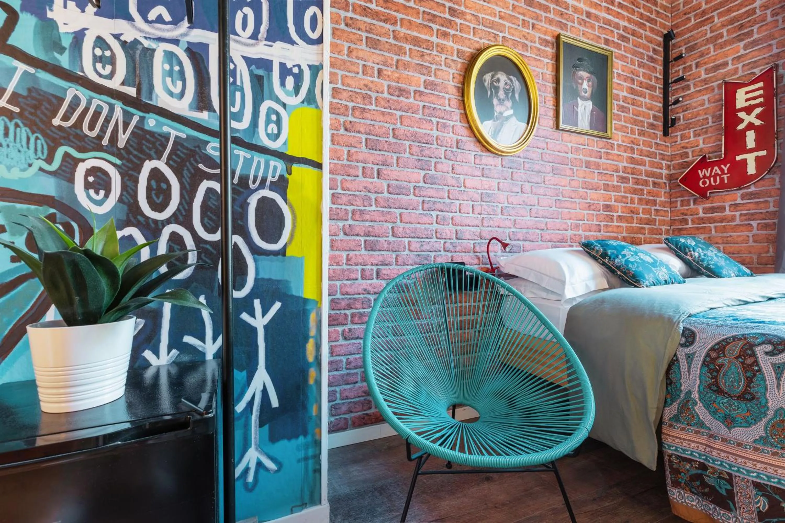 Bedroom, Bed in Coderooms