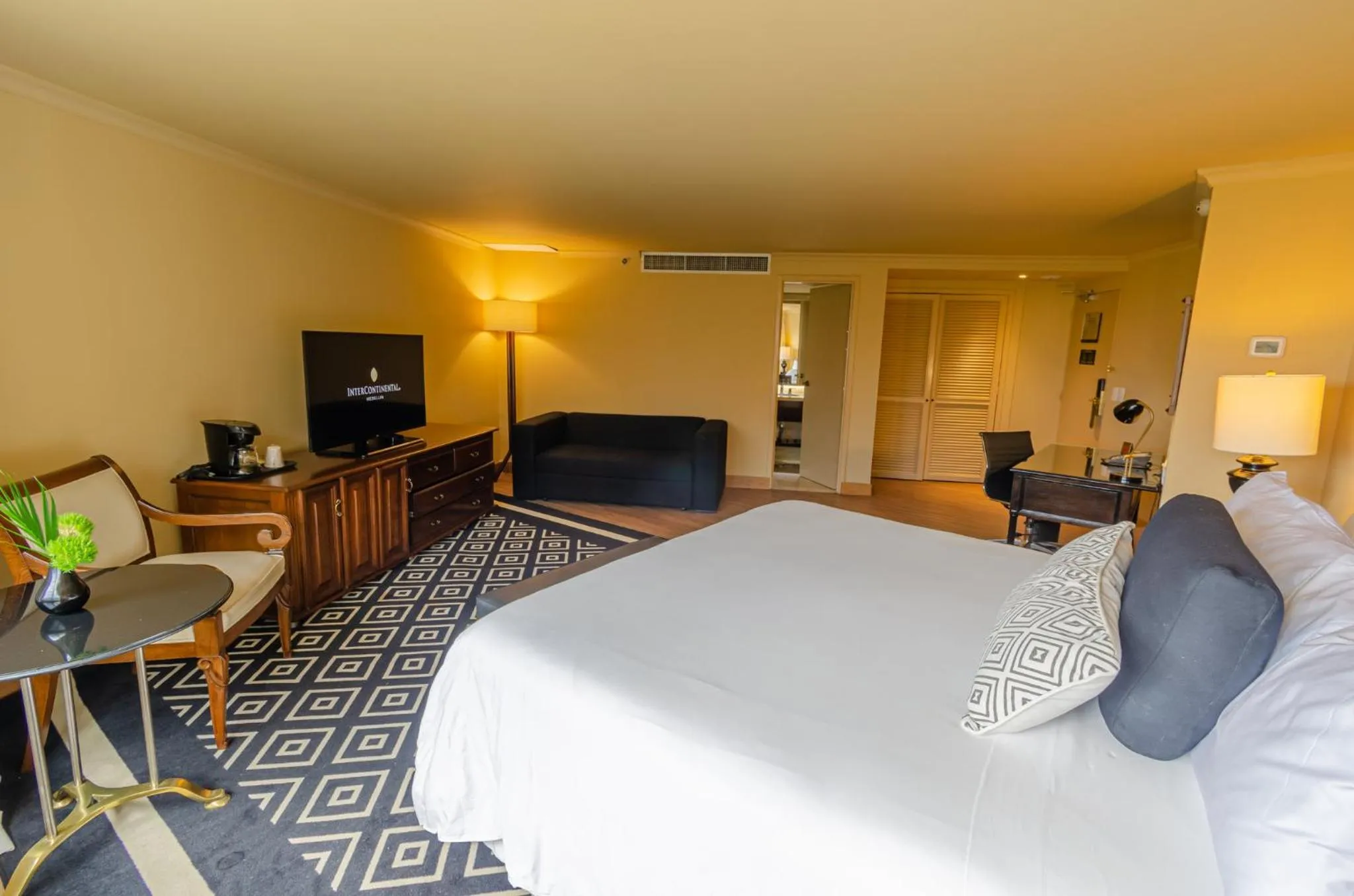 Photo of the whole room, Bed in InterContinental Medellin - Movich by IHG