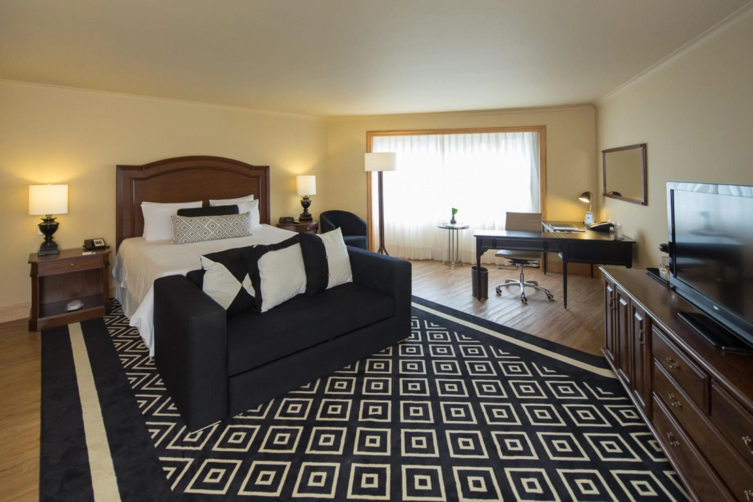 Photo of the whole room, Bed in InterContinental Medellin - Movich by IHG