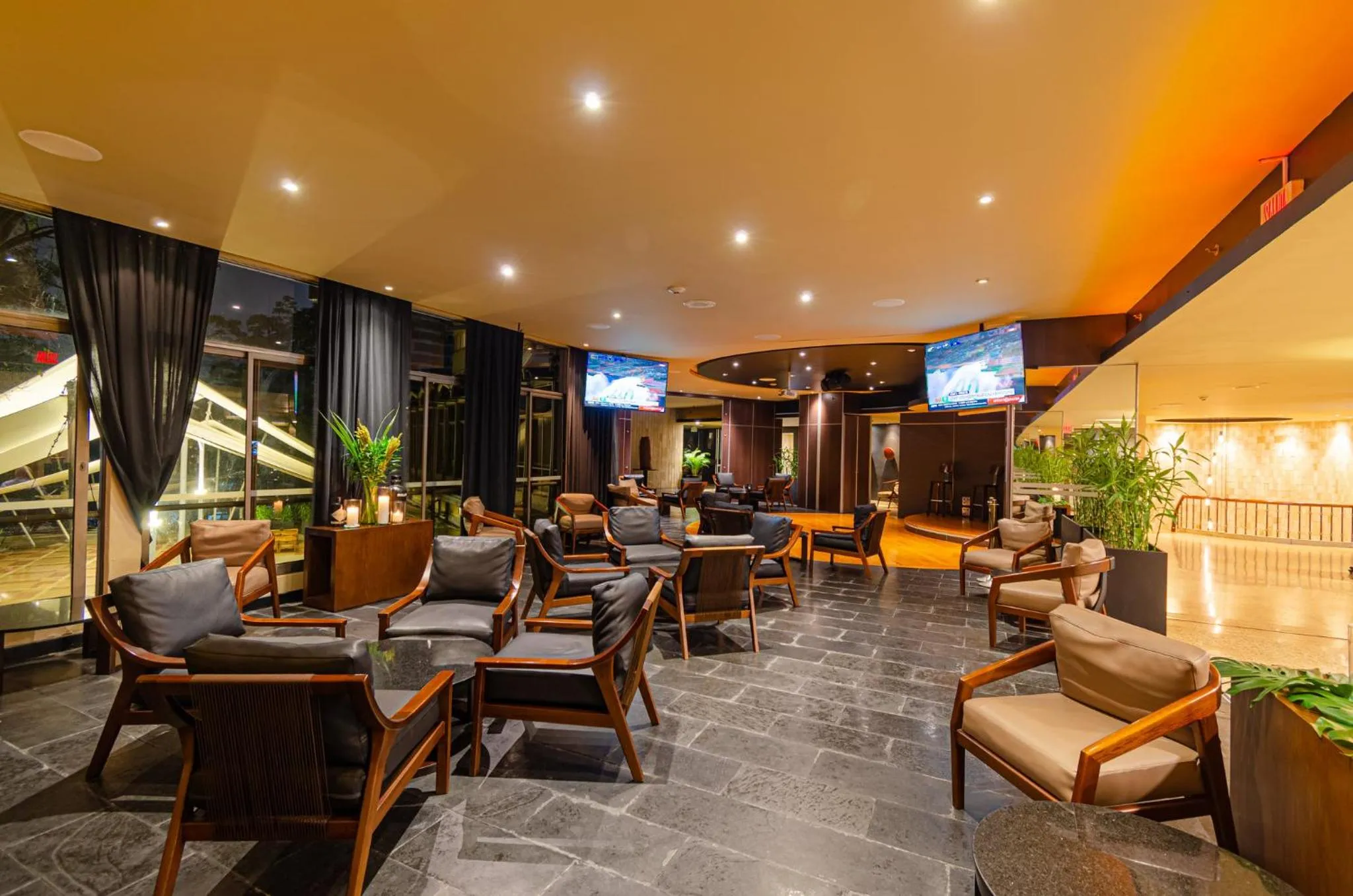 Lounge or bar in InterContinental Medellin - Movich by IHG