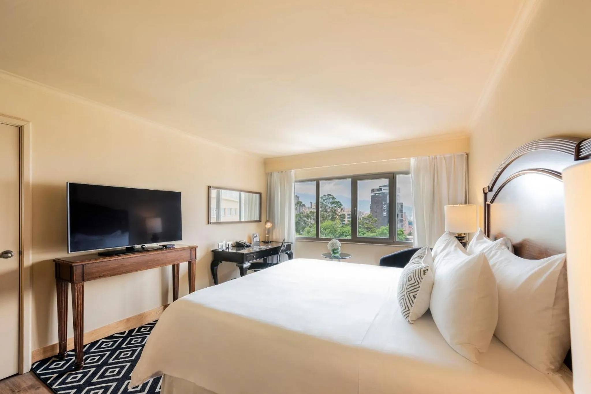 Photo of the whole room, Bed in InterContinental Medellin - Movich by IHG