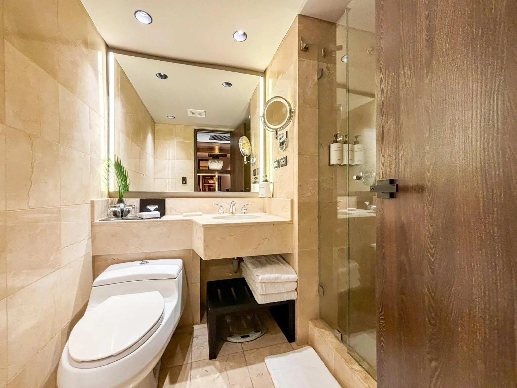 Photo of the whole room in InterContinental Medellin - Movich by IHG