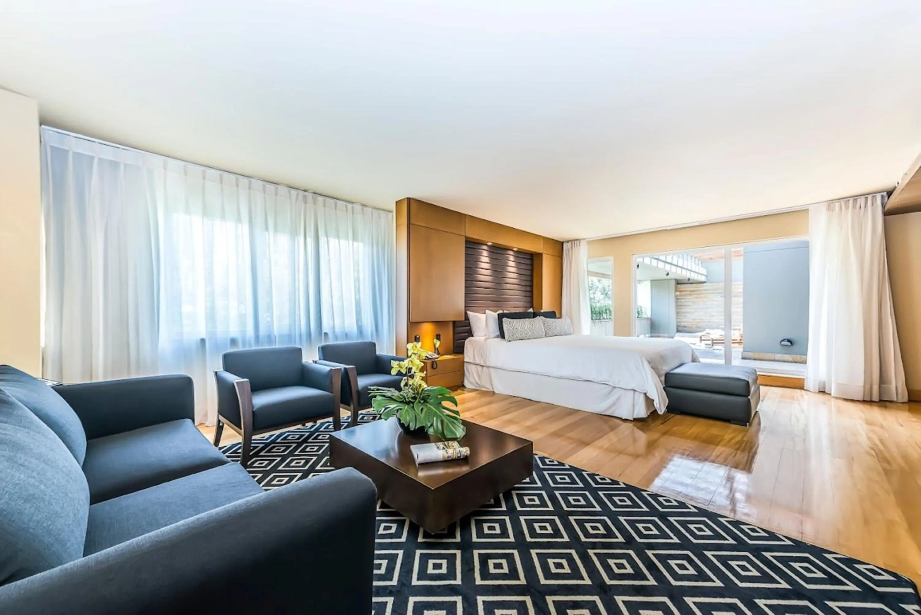 Photo of the whole room, Bed in InterContinental Medellin - Movich by IHG