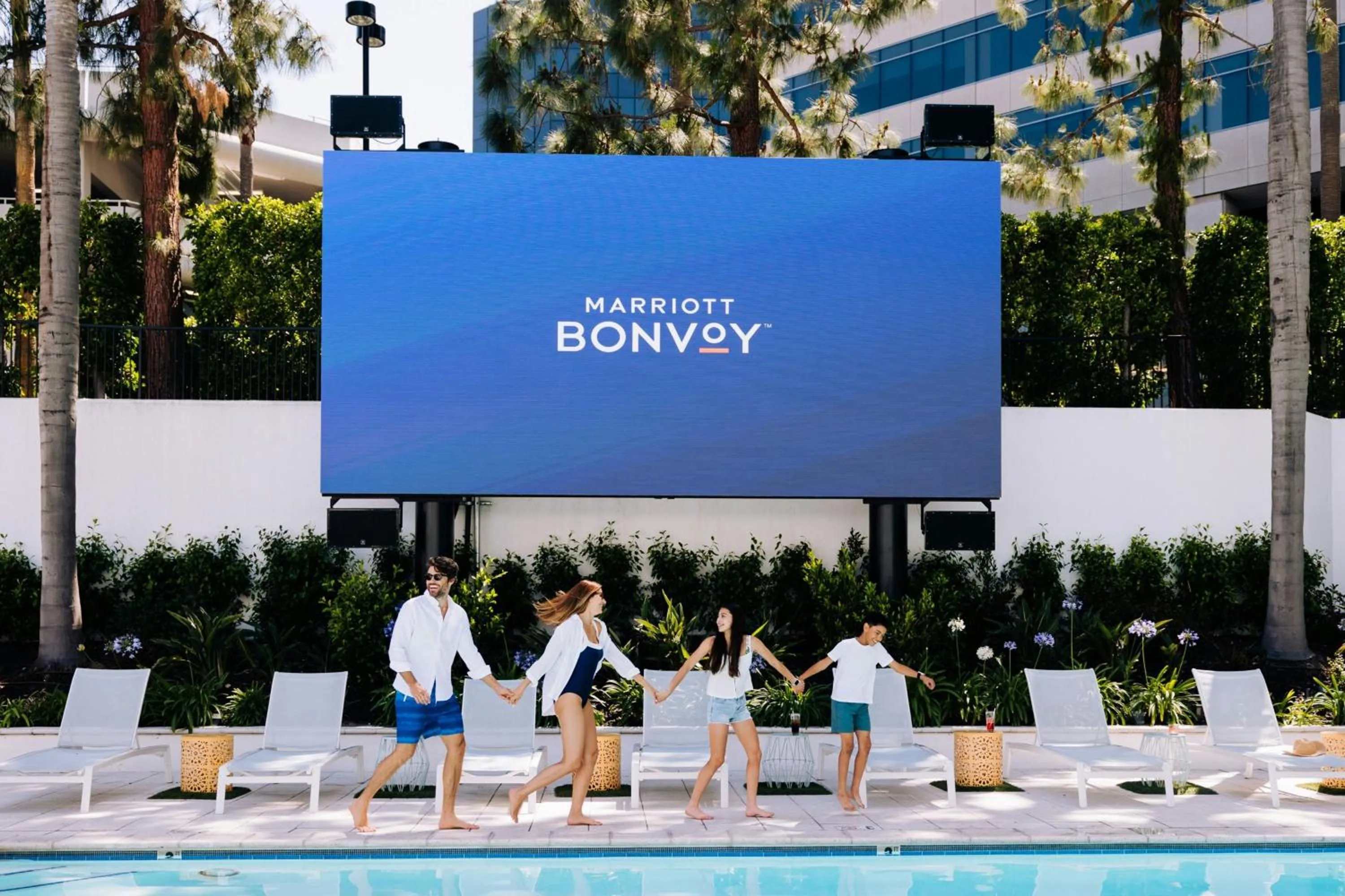 Swimming pool in Irvine Marriott
