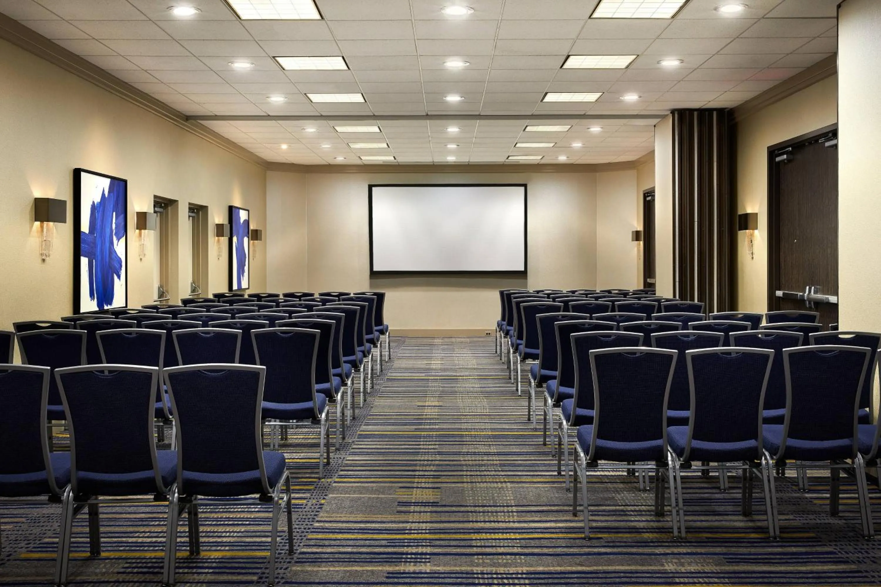 Lounge or bar in Irvine Marriott