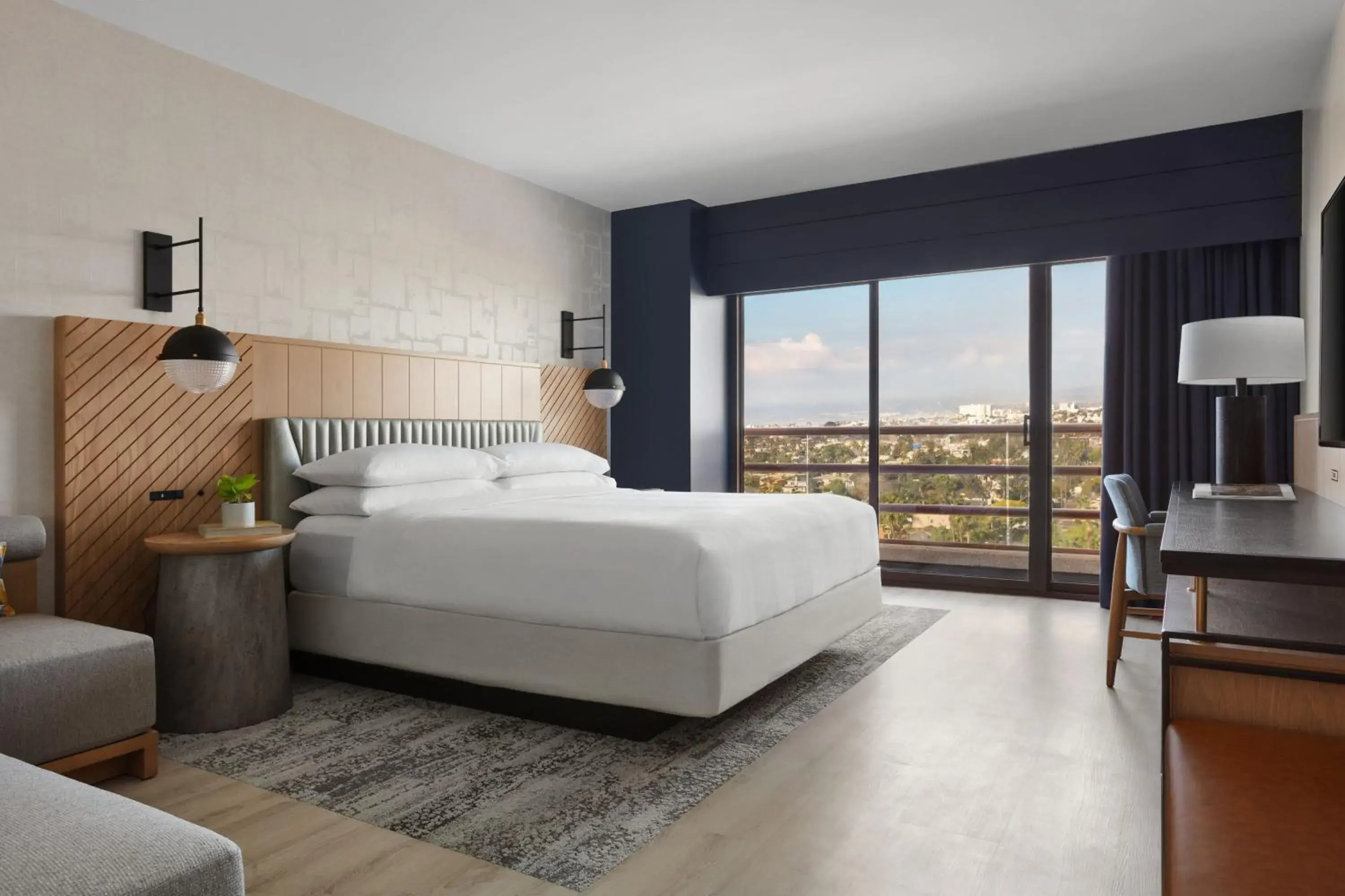King Room with City View in Marina del Rey Marriott King Room with City View in Marina del Rey Marriott