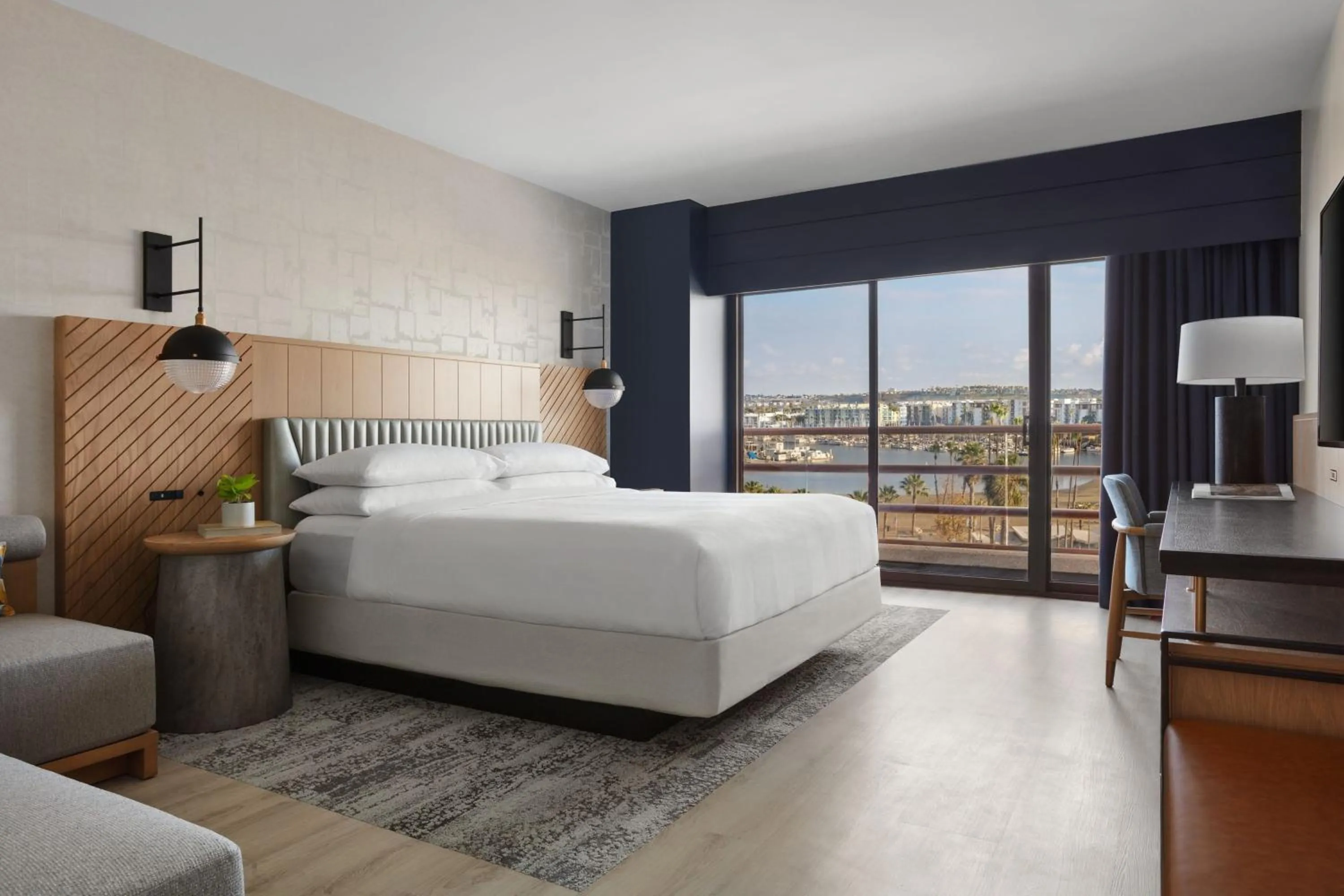 Photo of the whole room, Bed in Marina del Rey Marriott