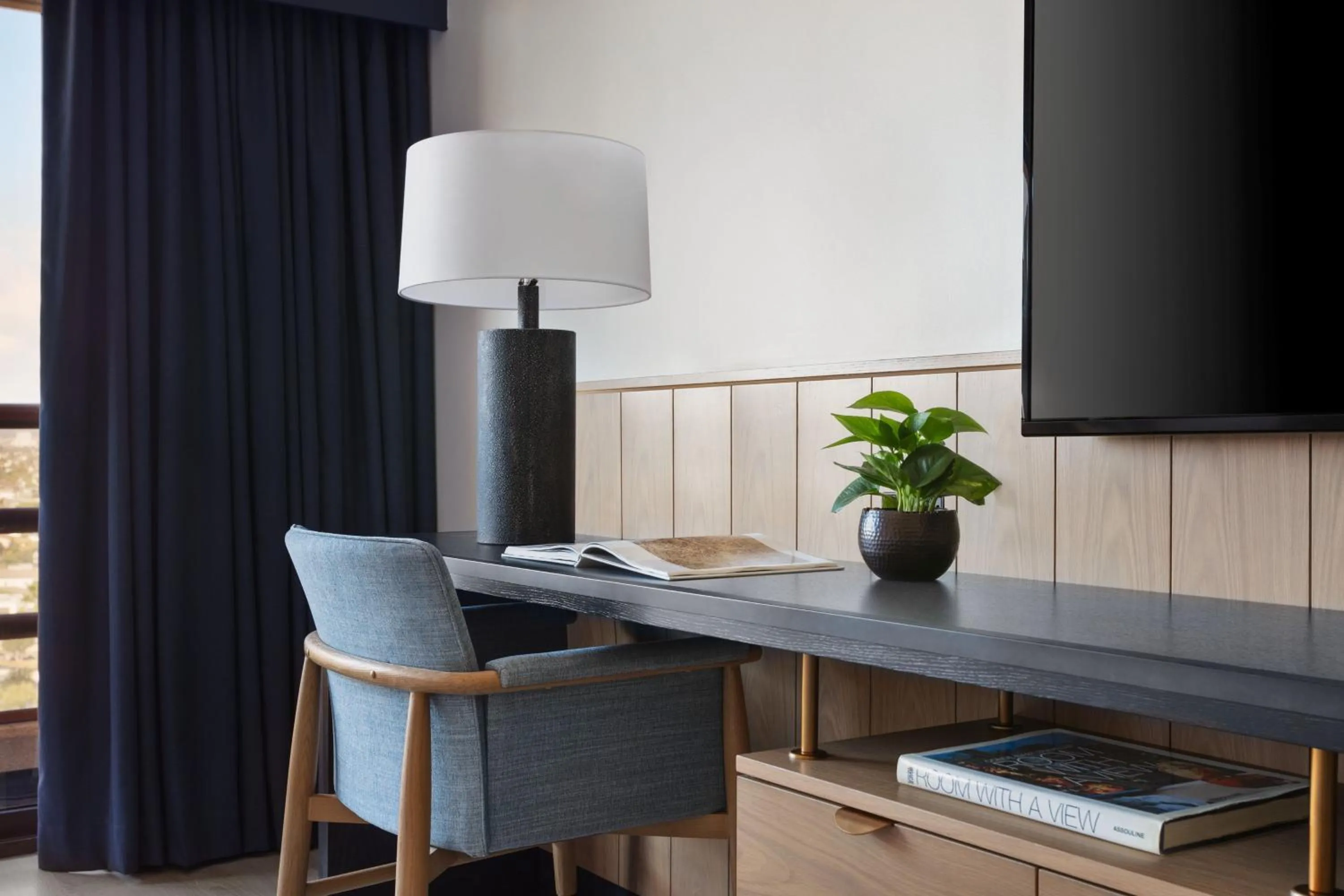 Photo of the whole room in Marina del Rey Marriott