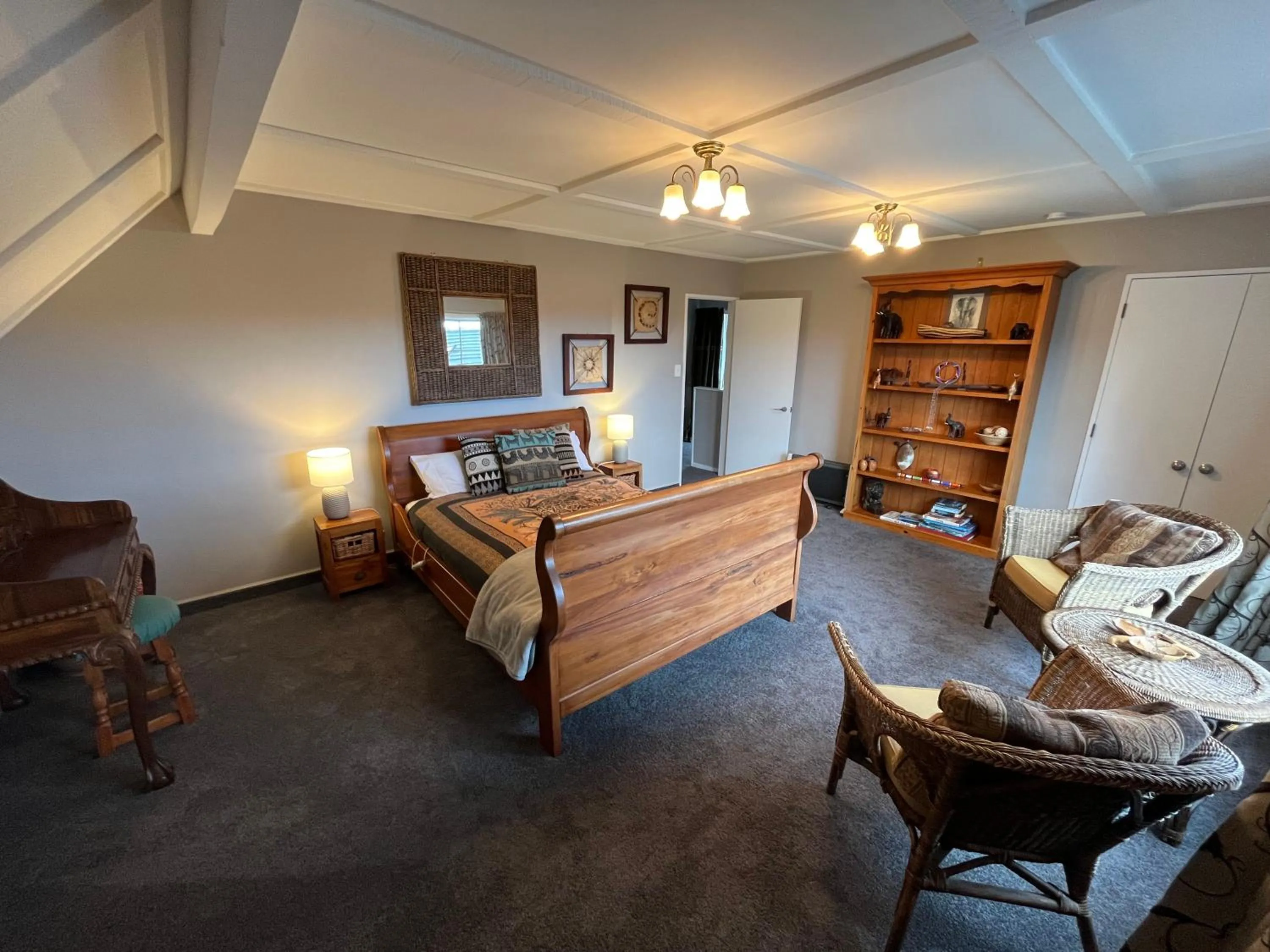 Seating area, Bed in Tudor Manor Bed & Breakfast