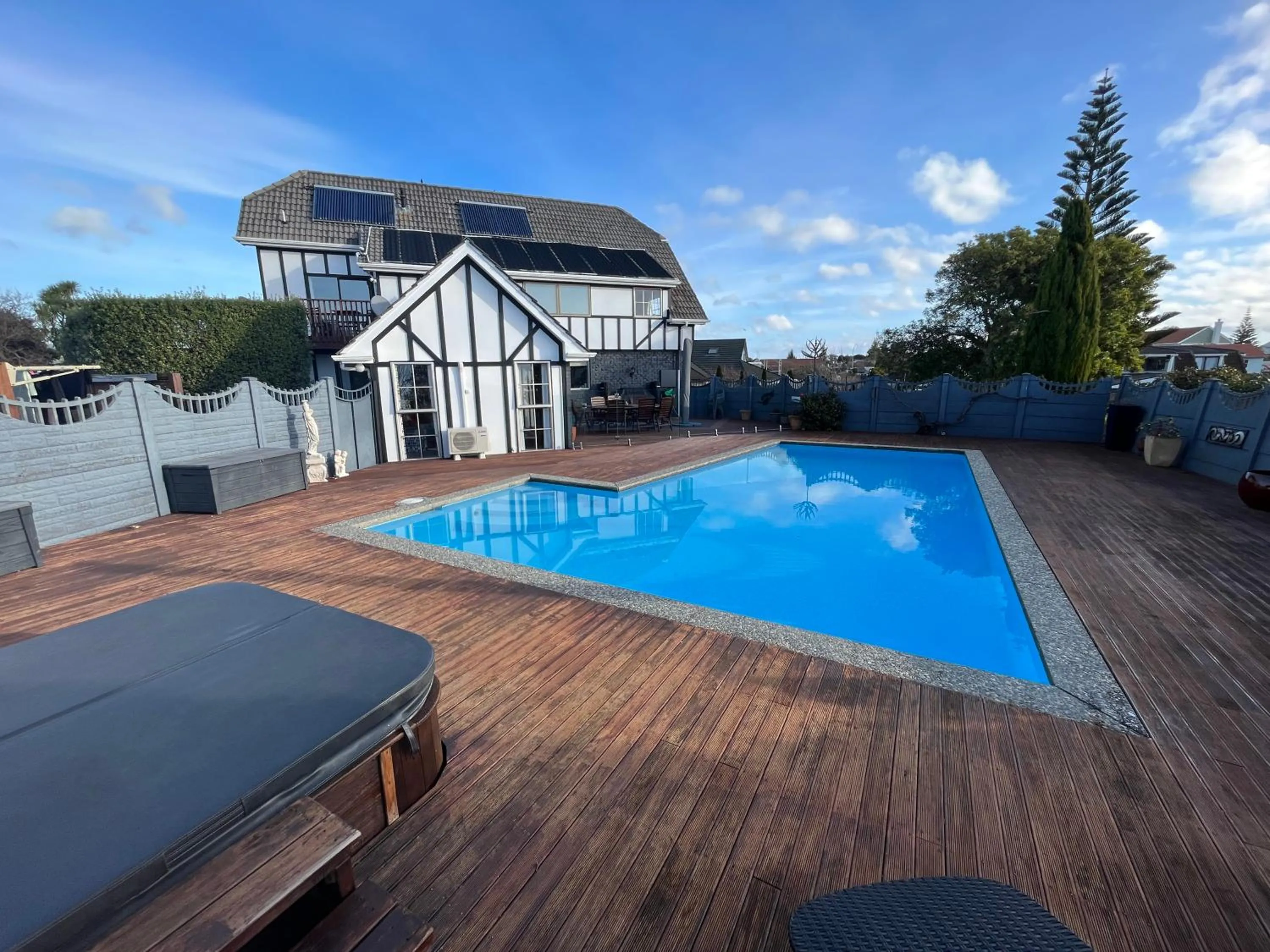 Day in Tudor Manor Bed & Breakfast