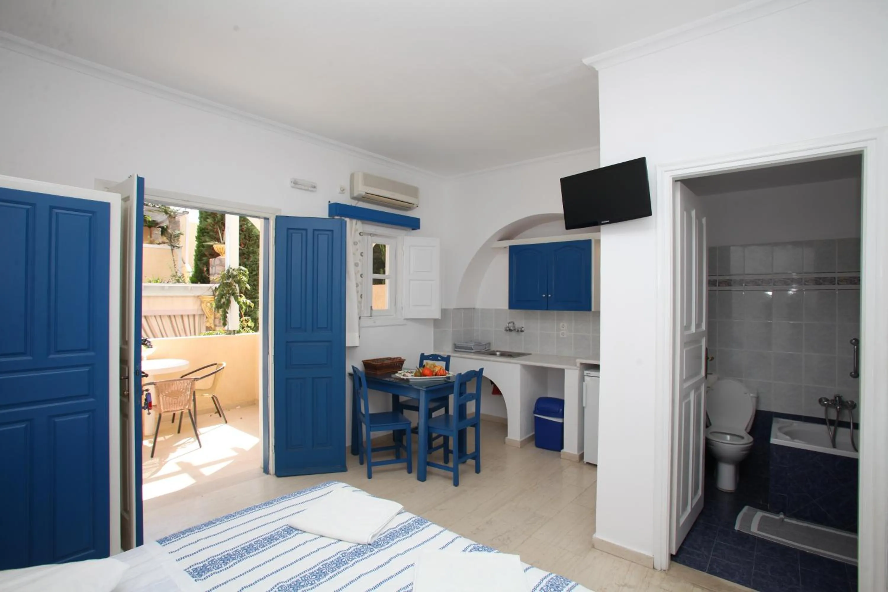 Bed in Dioskouri Art Villas