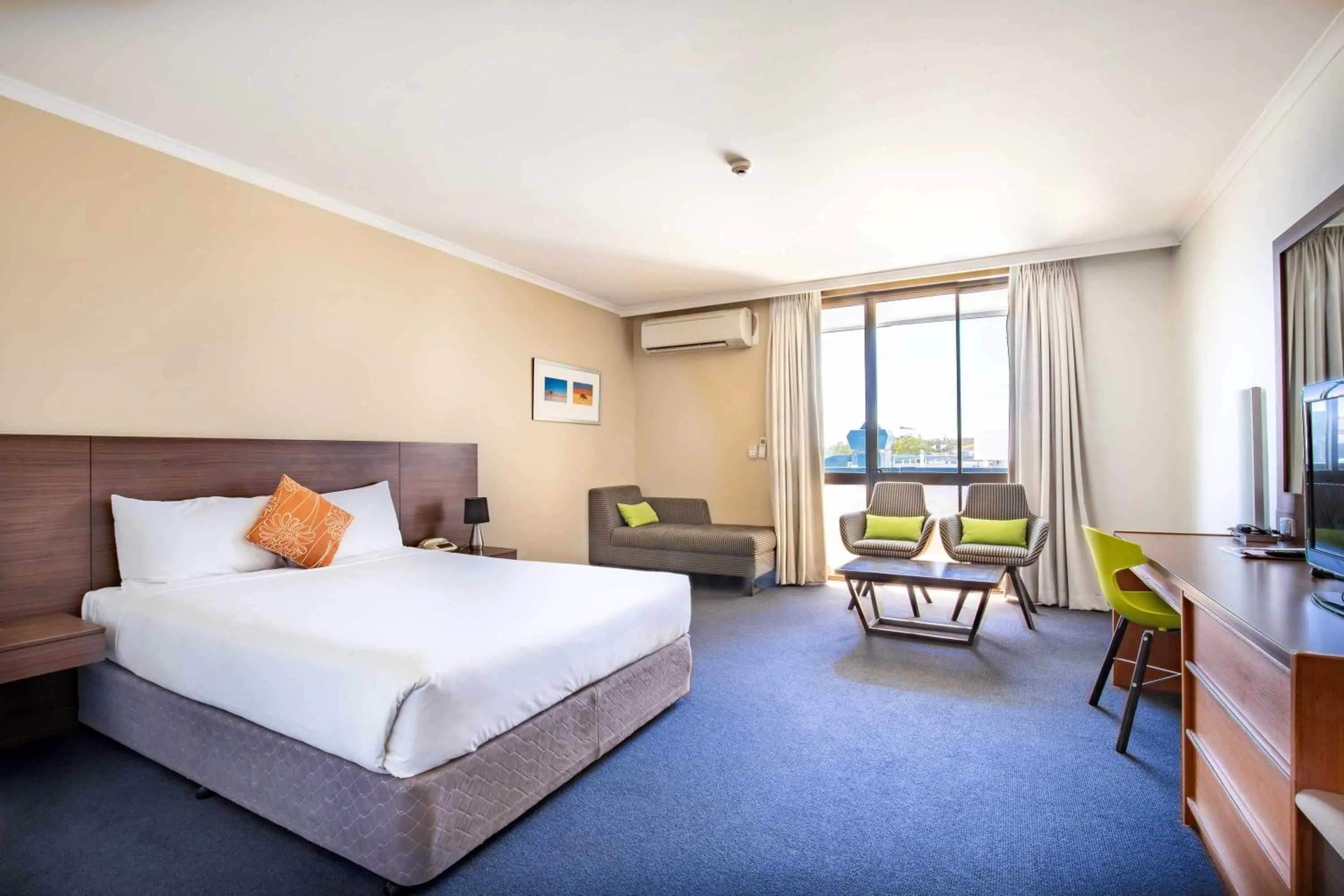 Photo of the whole room, Bed in ibis Styles Mt Isa Verona