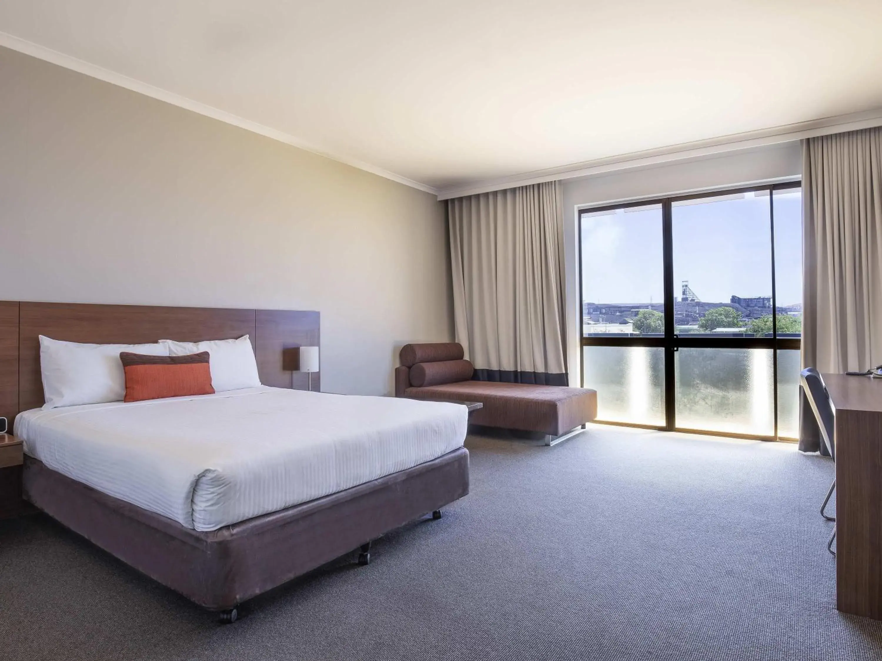Superior Queen Room in ibis Styles Mt Isa Verona Superior Queen Room in ibis Styles Mt Isa Verona