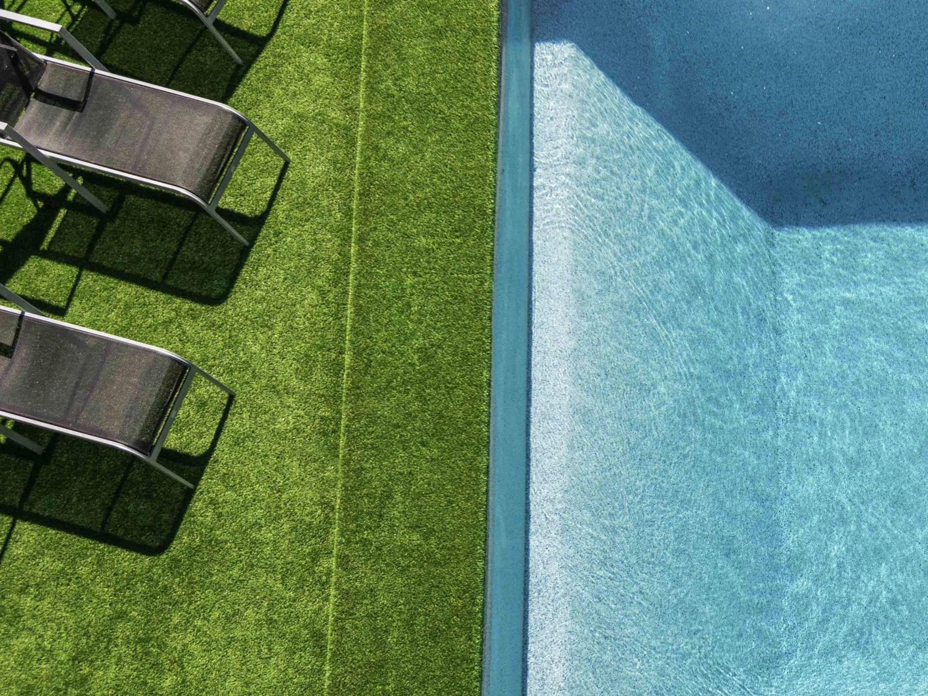 Pool view in ibis Styles Mt Isa Verona