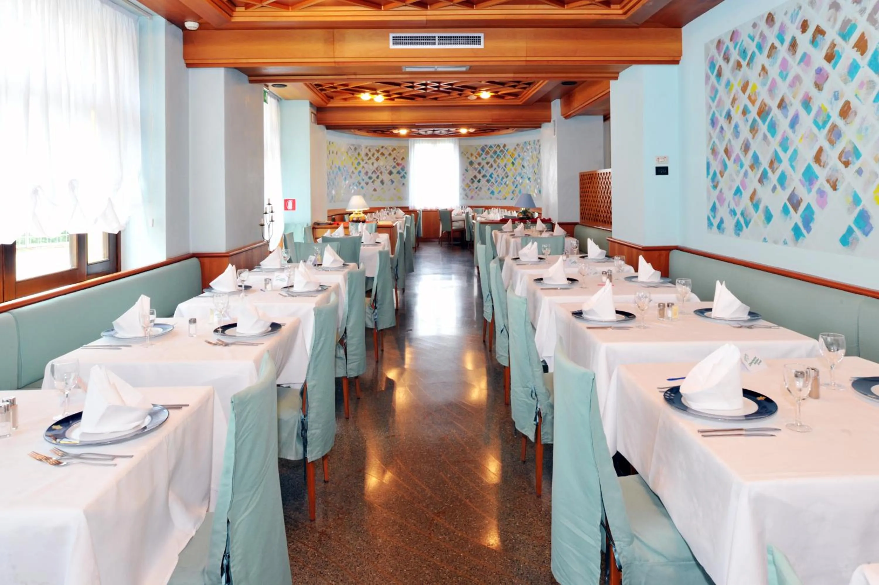 Restaurant/places to eat in Grand Hotel Astoria