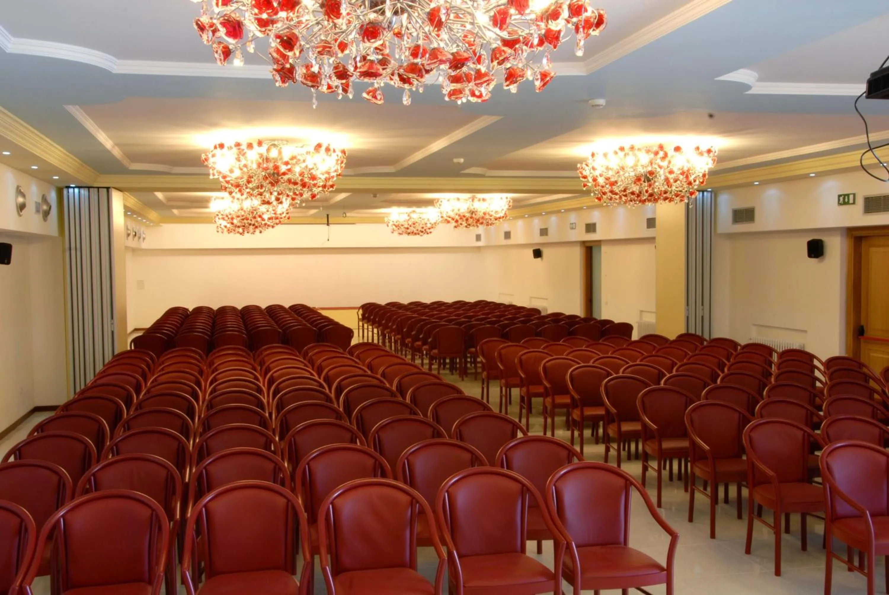 Business facilities in Grand Hotel Astoria