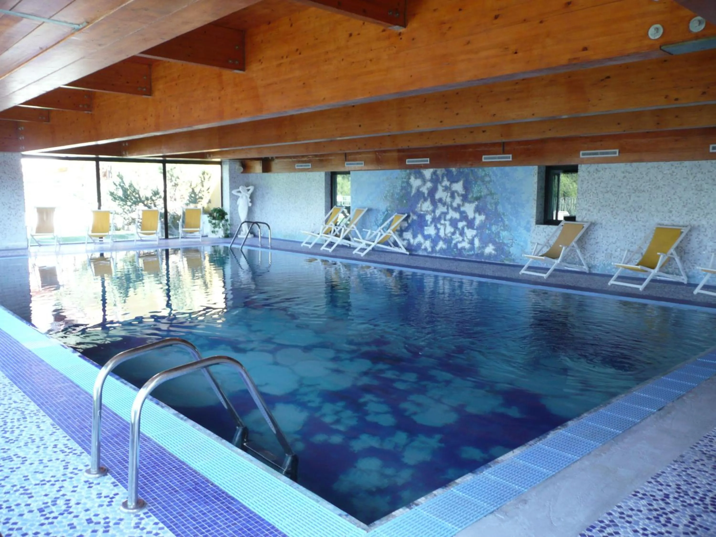 Swimming pool in Grand Hotel Astoria