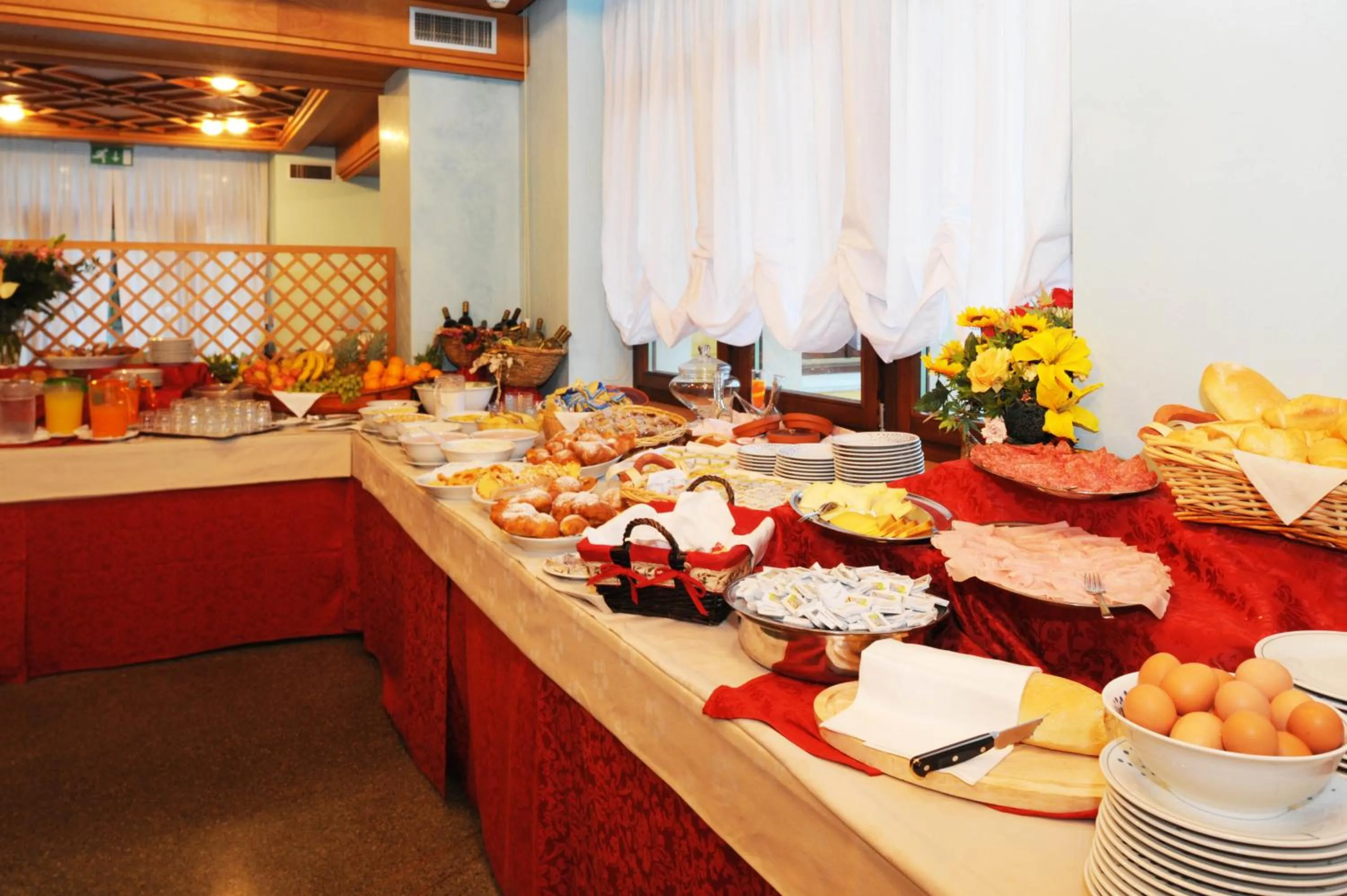 Food and drinks in Grand Hotel Astoria