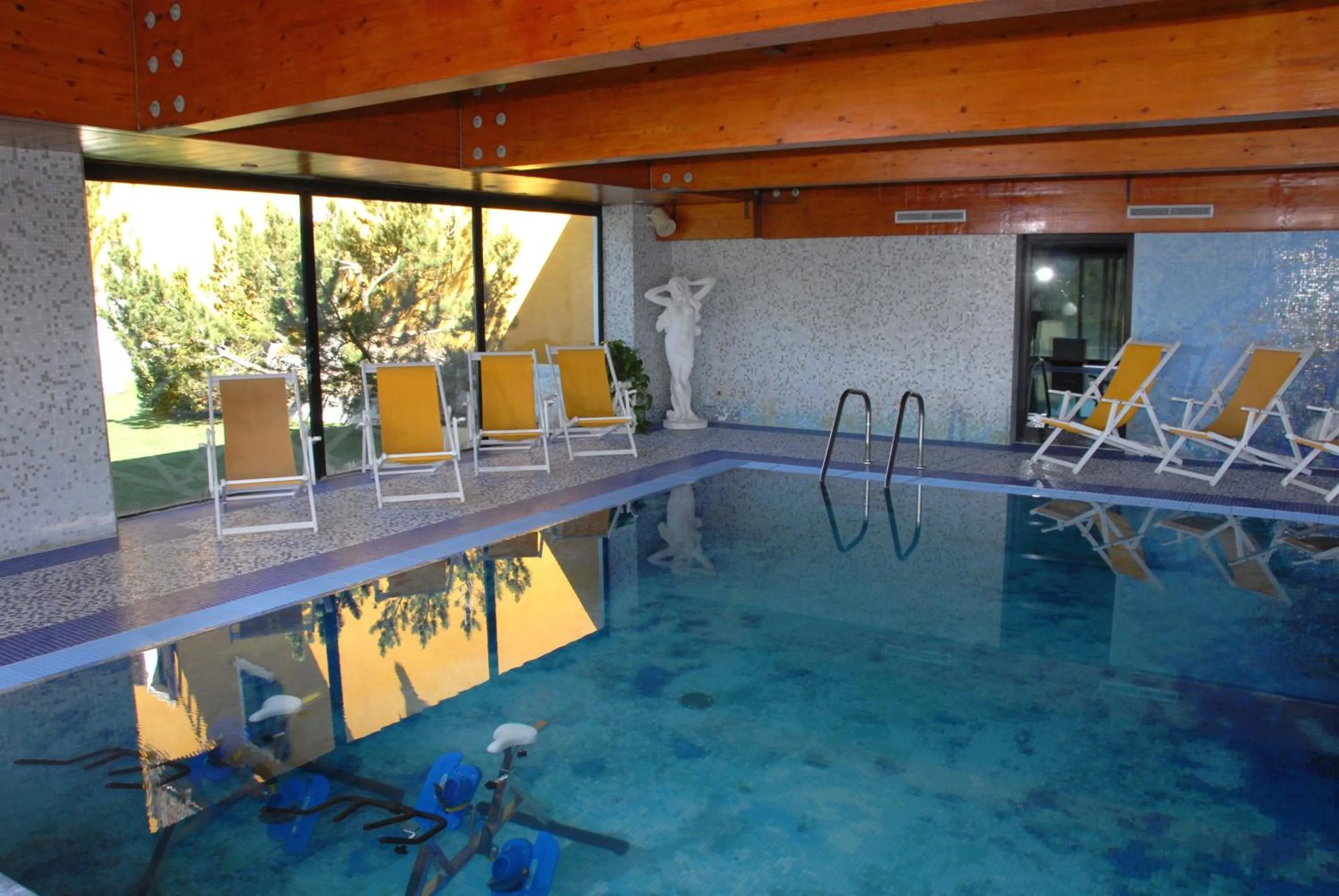 Swimming pool in Grand Hotel Astoria
