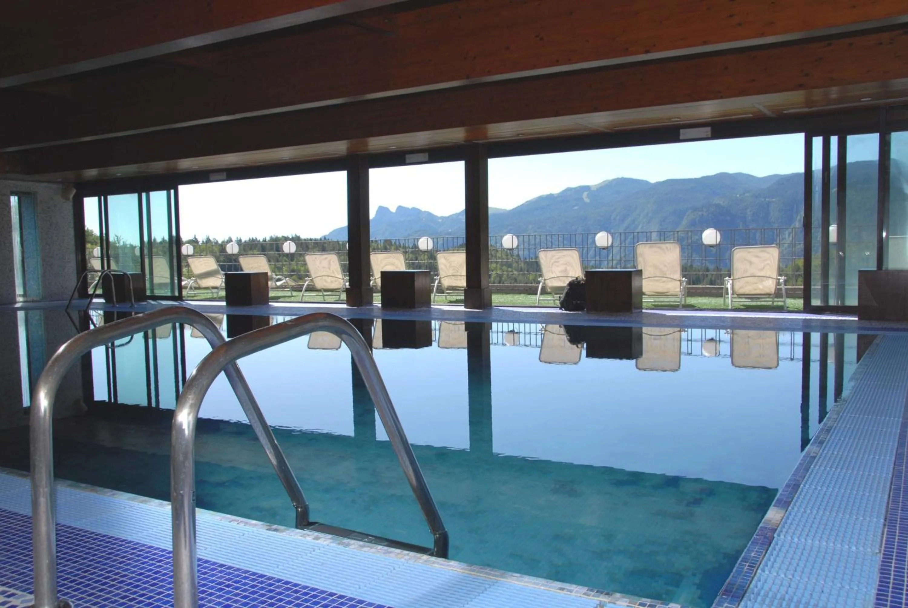 Swimming pool in Grand Hotel Astoria