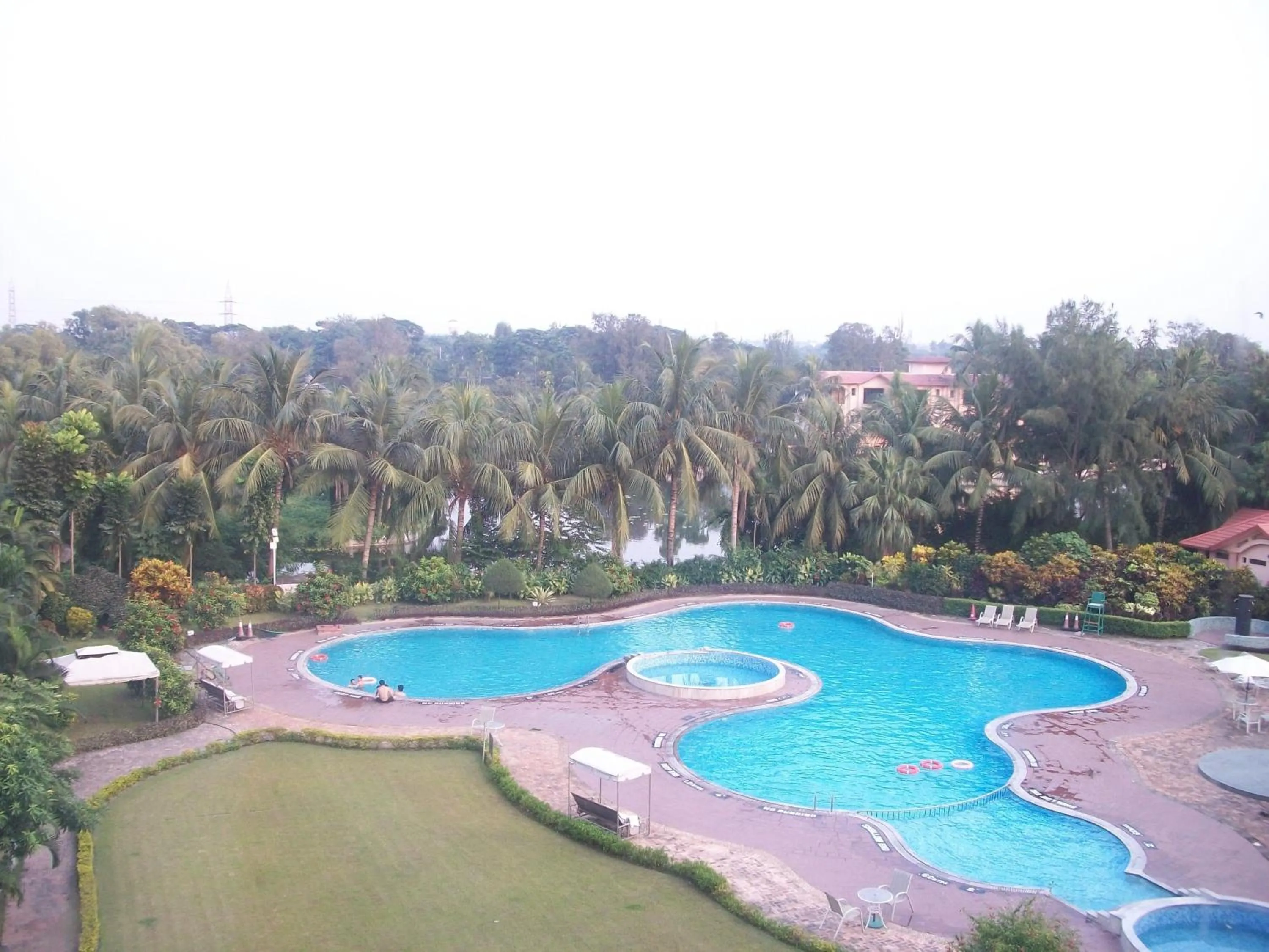 Swimming pool in Fortune Park Panchwati, Kolkata - Member ITC Hotels' Group