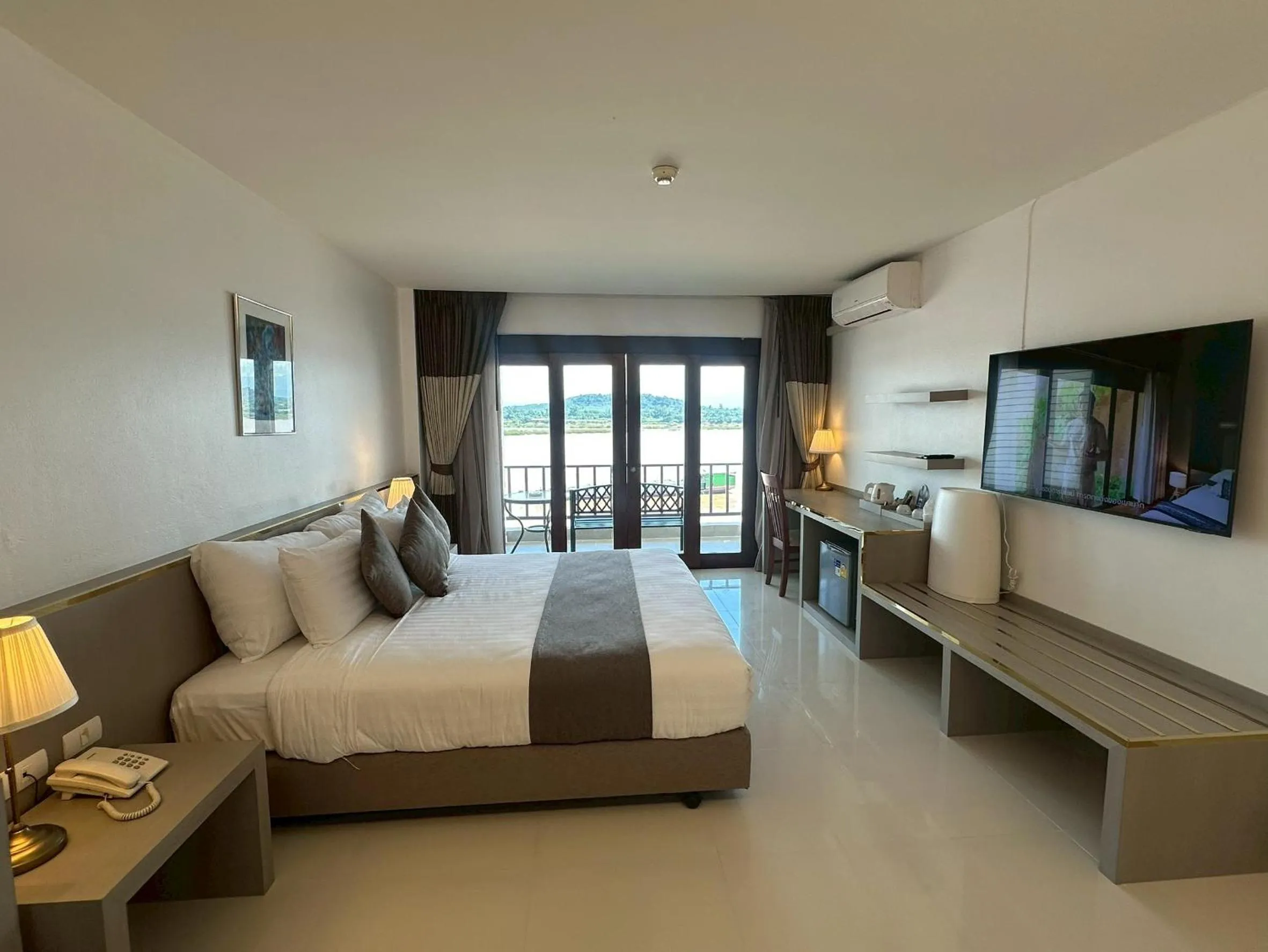 Bedroom, Bed in Siam Triangle Hotel Chiang Sean