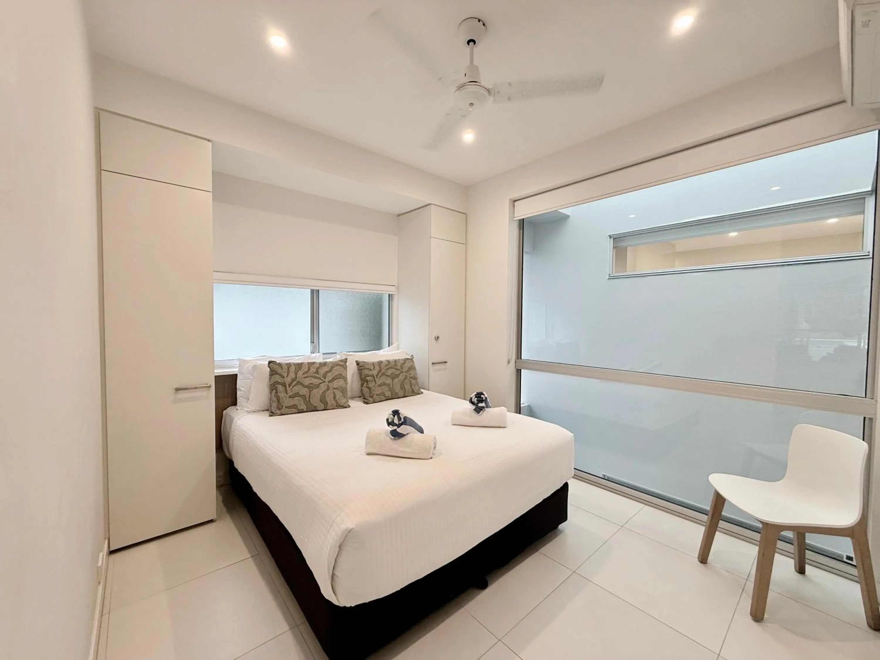 Bedroom, Bed in Pool Resort Port Douglas