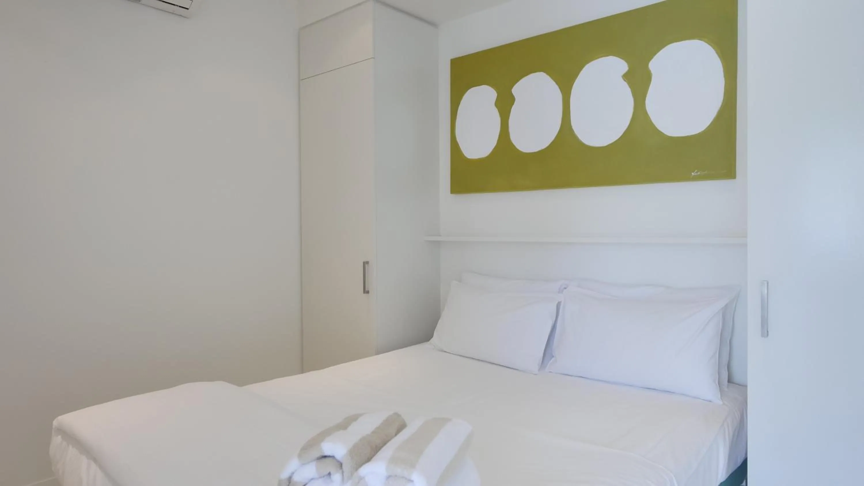 Bedroom, Bed in Pool Resort Port Douglas