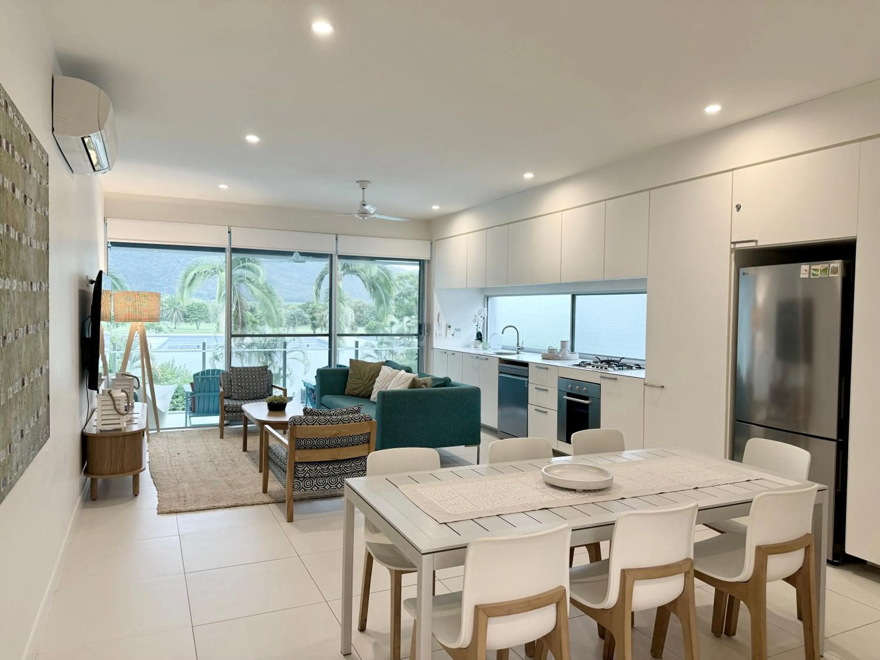 Kitchen or kitchenette in Pool Resort Port Douglas