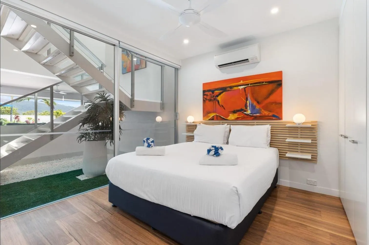 Bedroom, Bed in Pool Resort Port Douglas