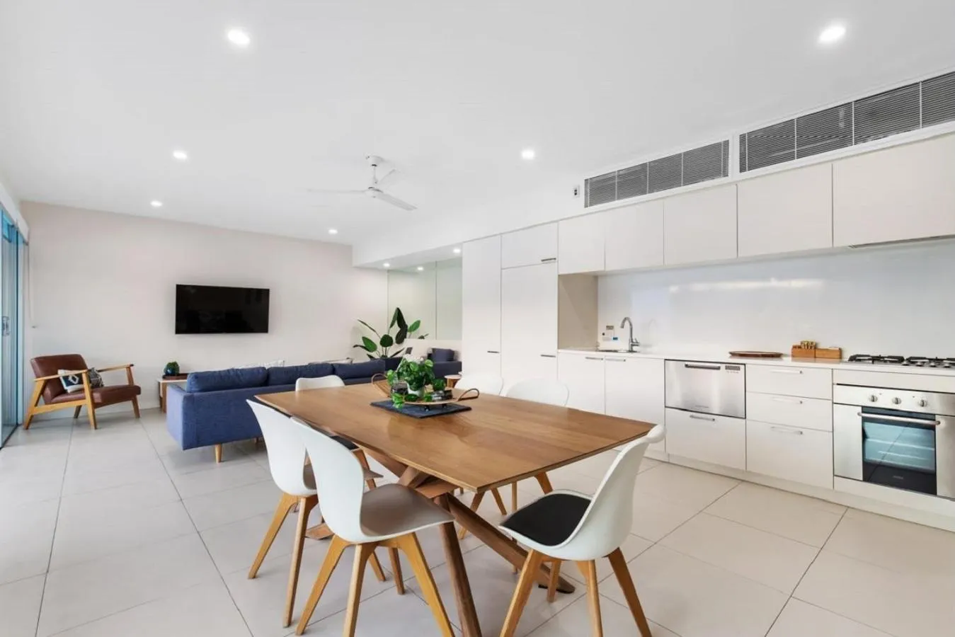 Dining area in Pool Resort Port Douglas