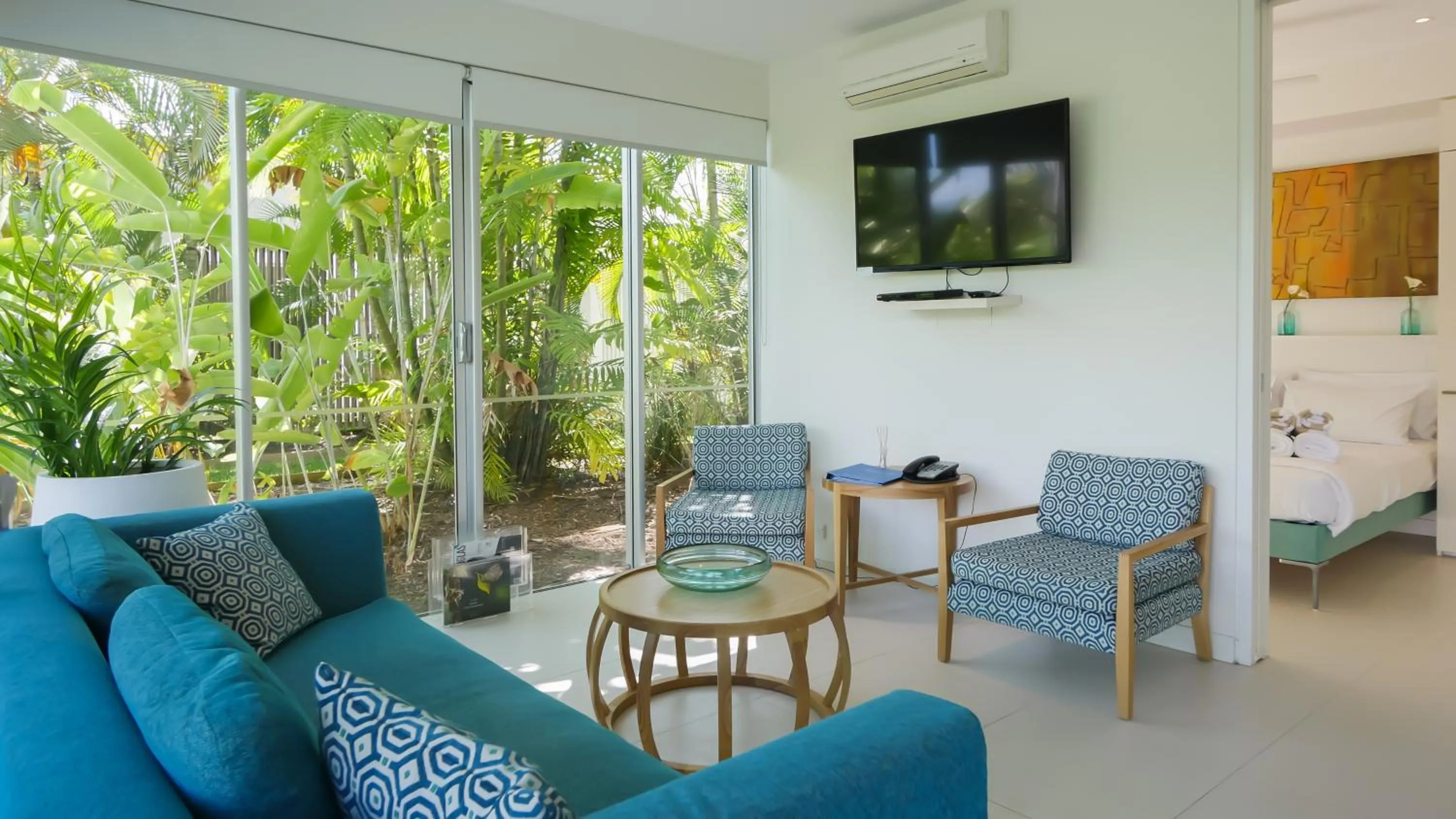 Property building, Bed in Pool Resort Port Douglas