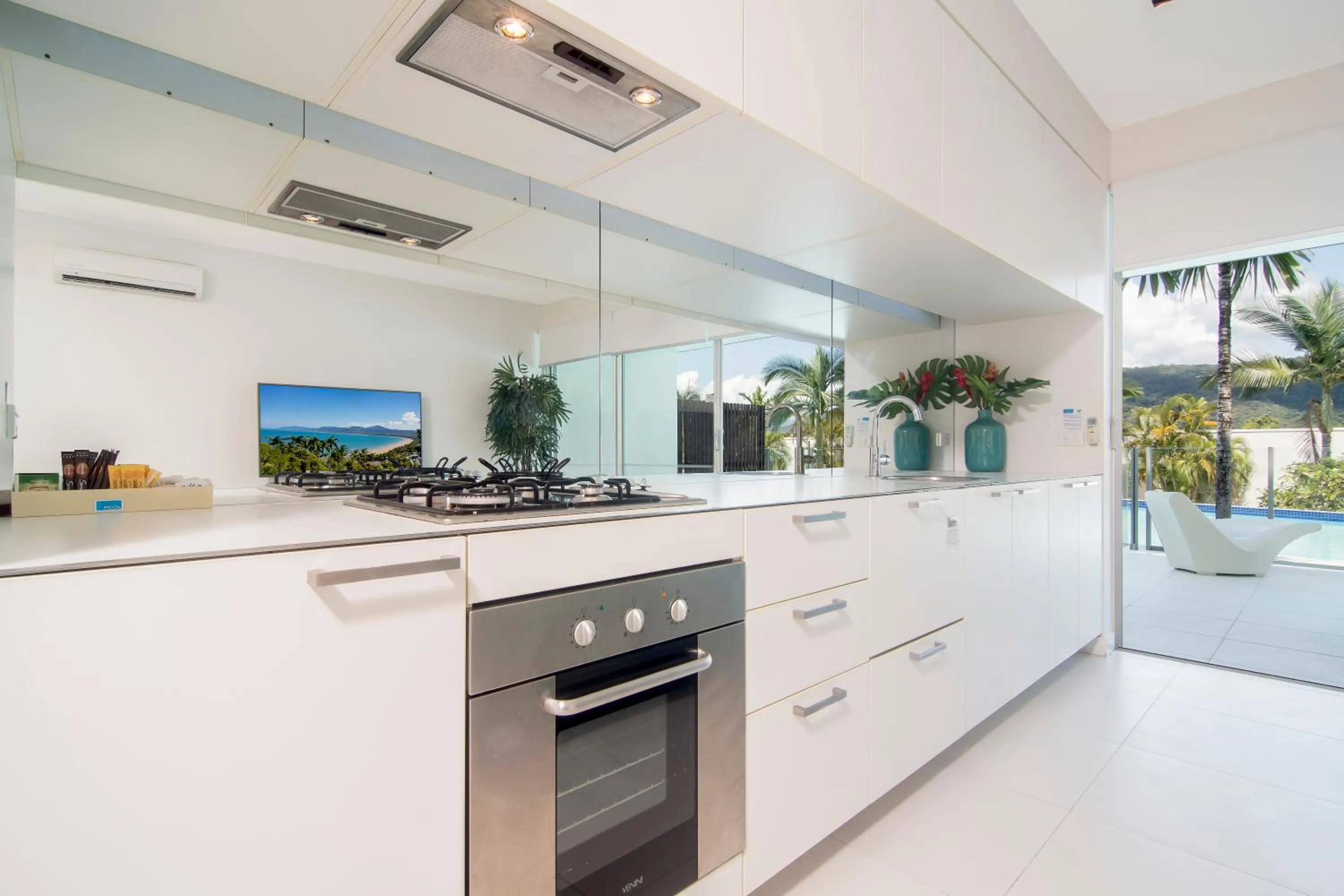 Kitchen or kitchenette in Pool Resort Port Douglas
