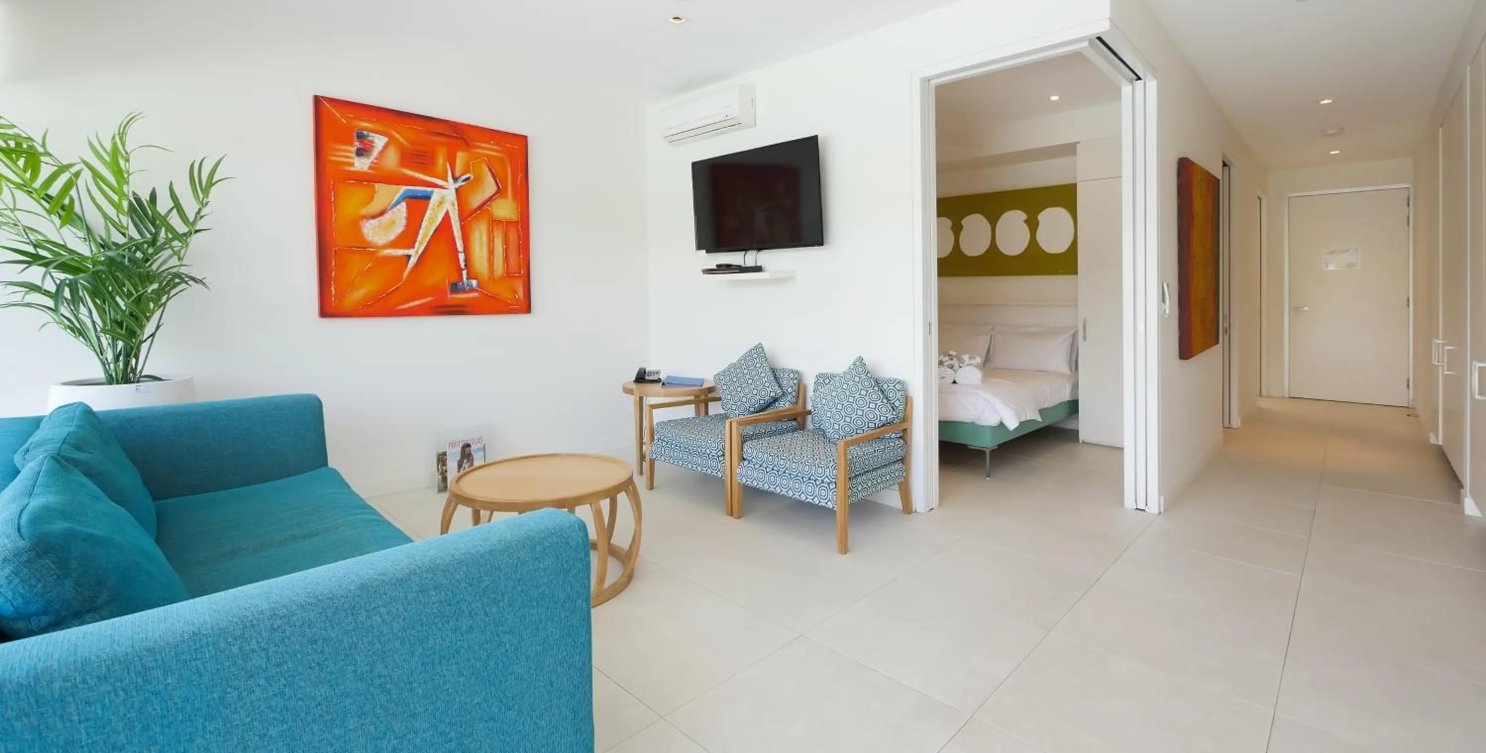 Living room, Bed in Pool Resort Port Douglas
