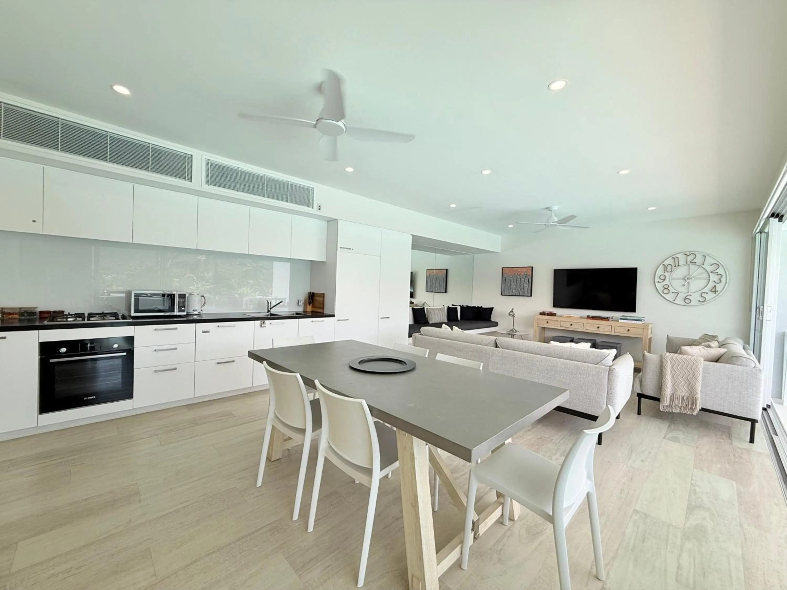 Dining area in Pool Resort Port Douglas