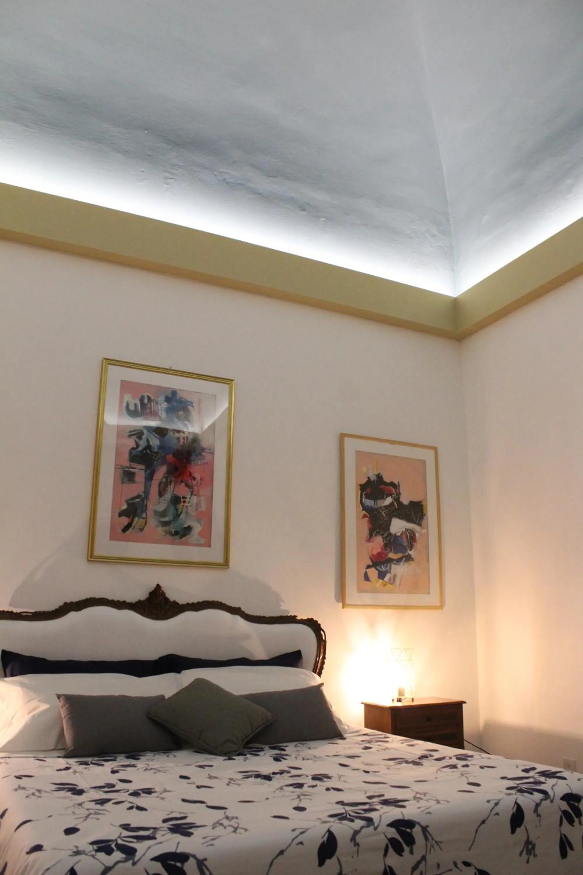 Bed in Rooms H Ercolani