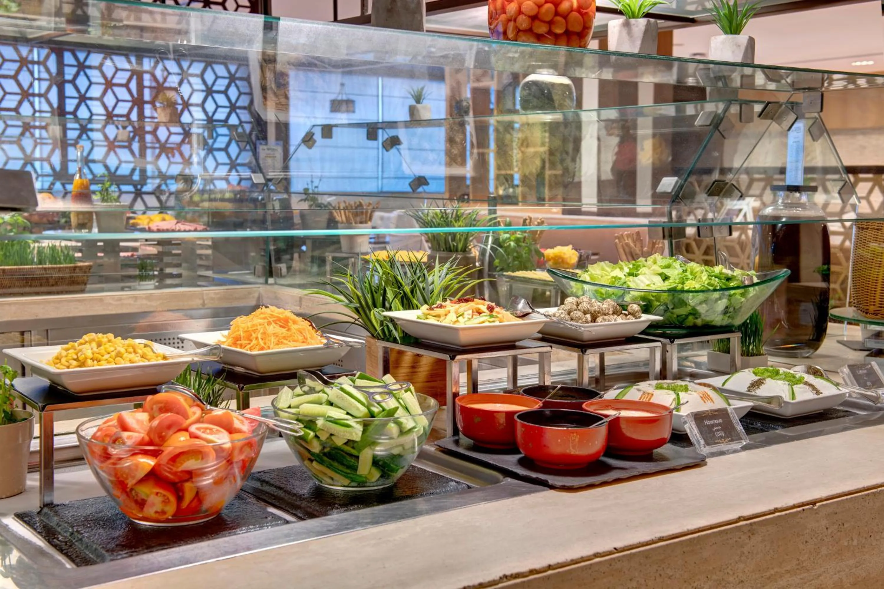 Restaurant/places to eat in Two Seasons Hotel & Apartments