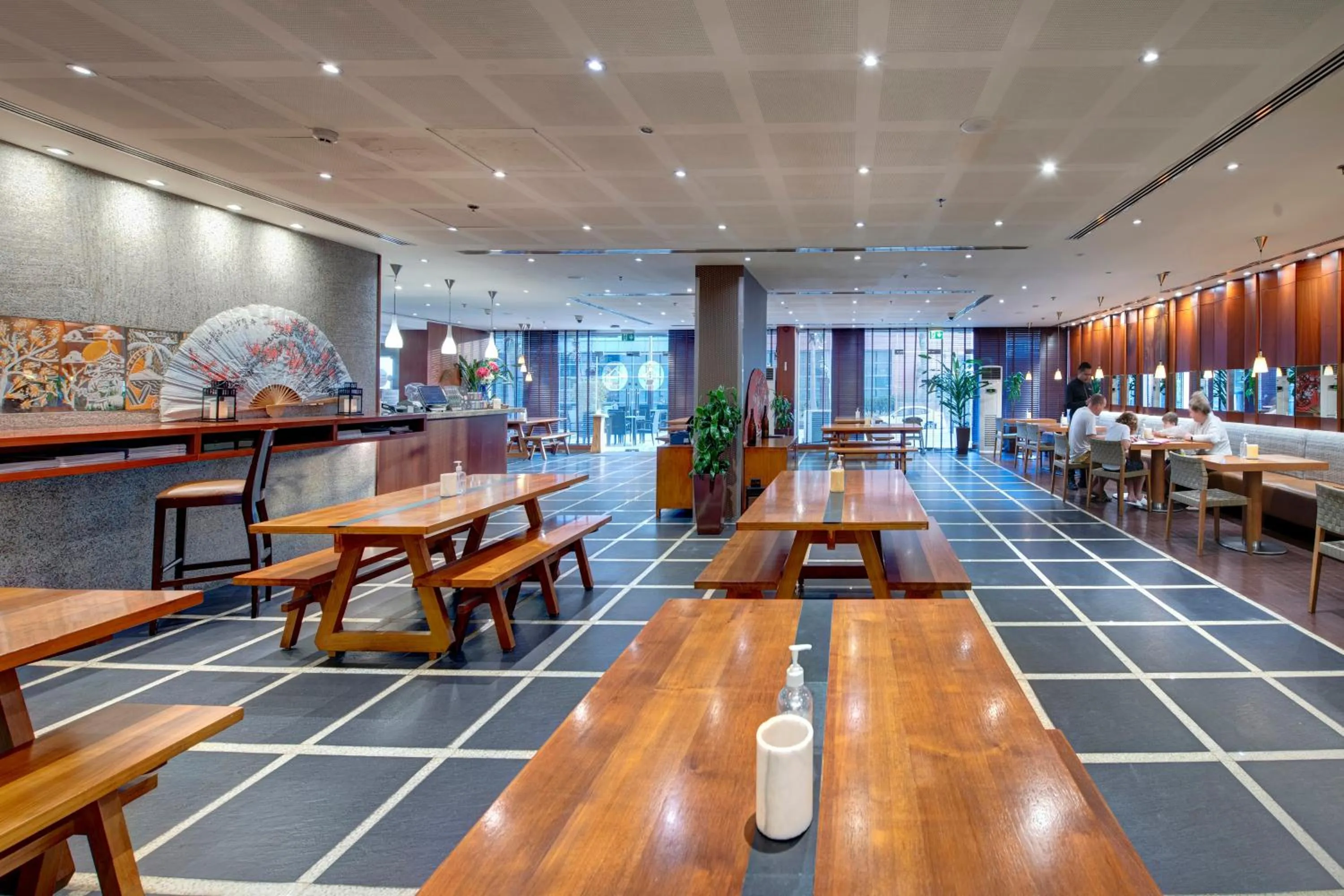 Restaurant/places to eat in Two Seasons Hotel & Apartments