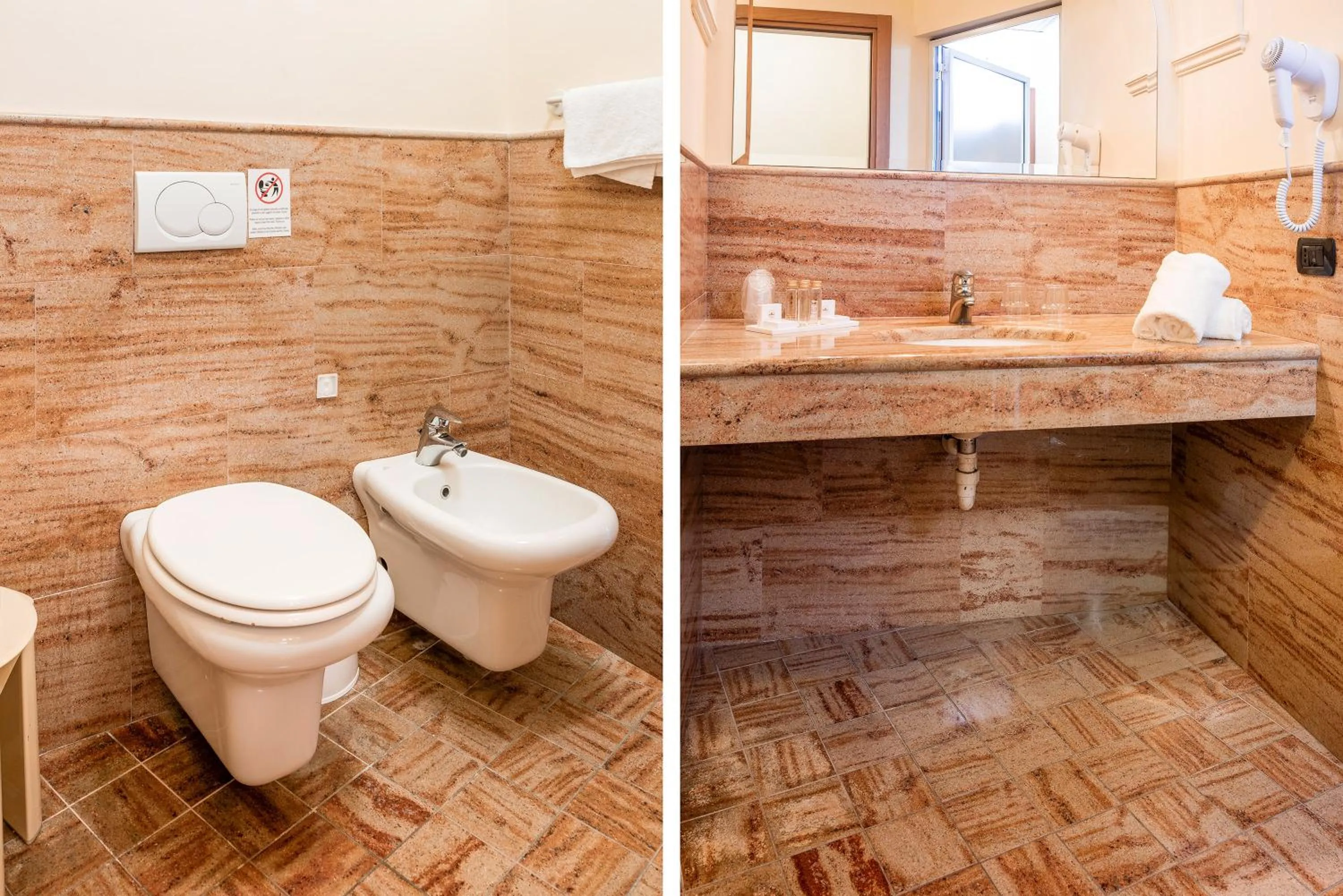 Toilet in Hotel Du Parc