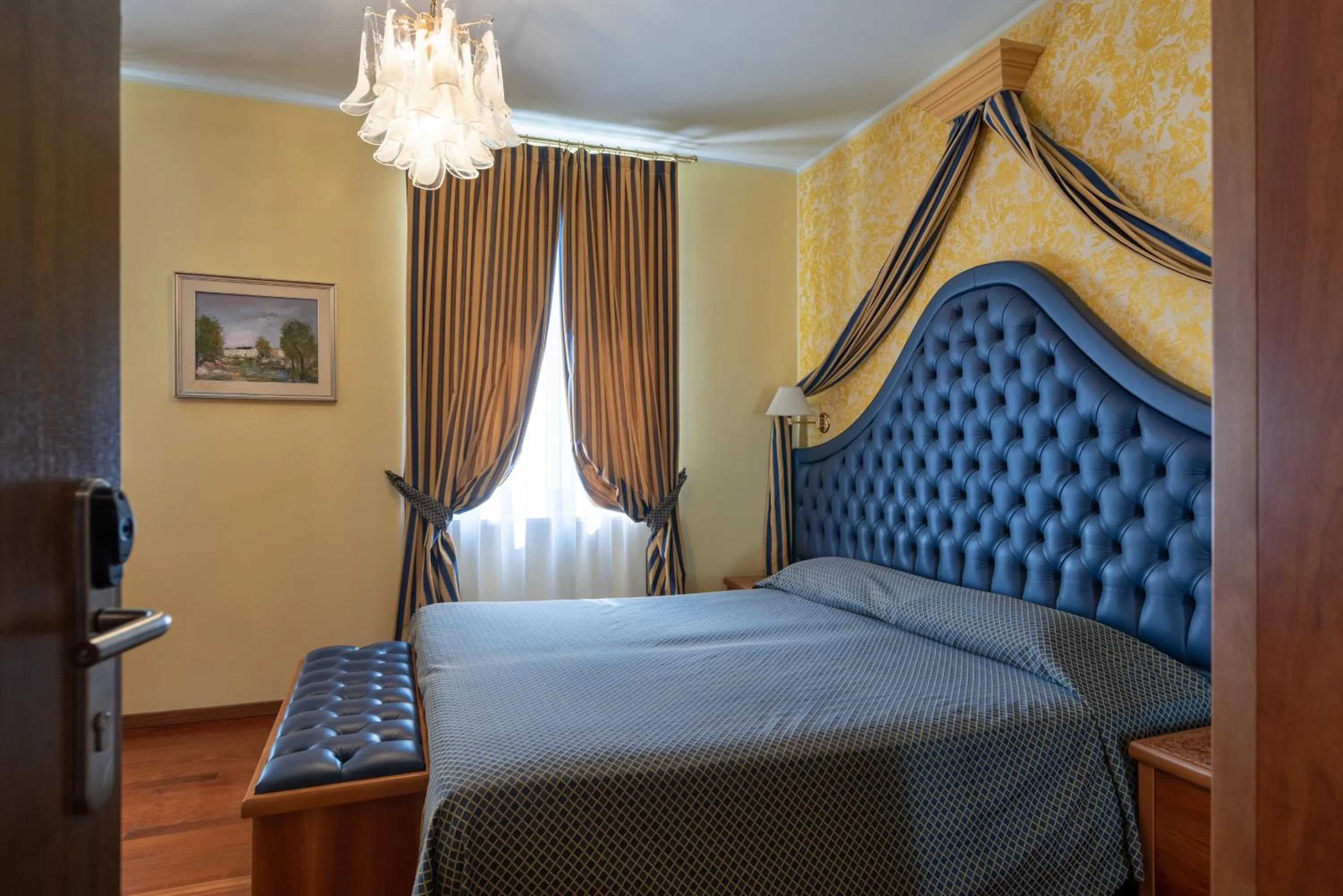 Bedroom in Hotel Du Parc